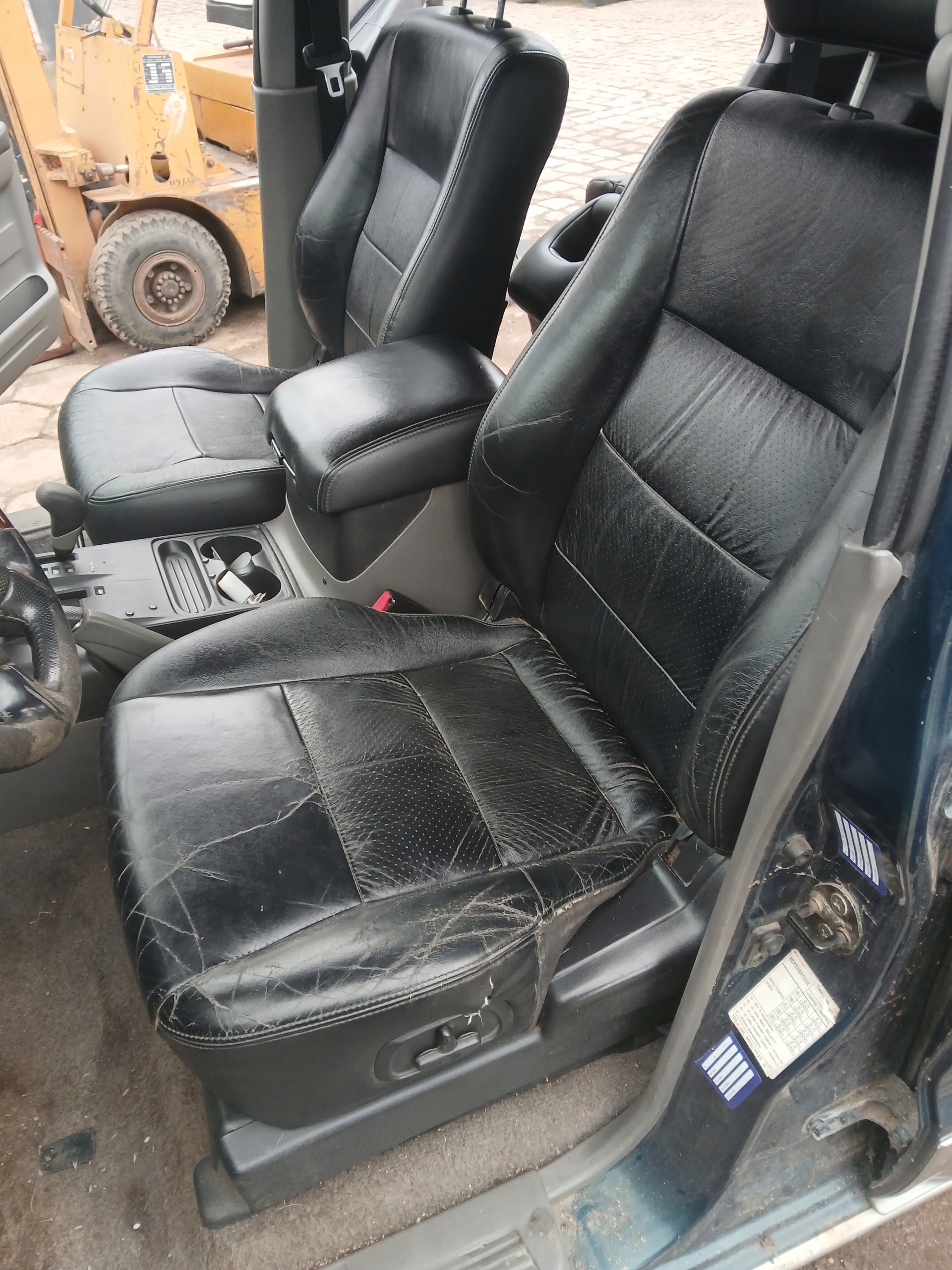 Pajero III 5d кресла , черные , комплект