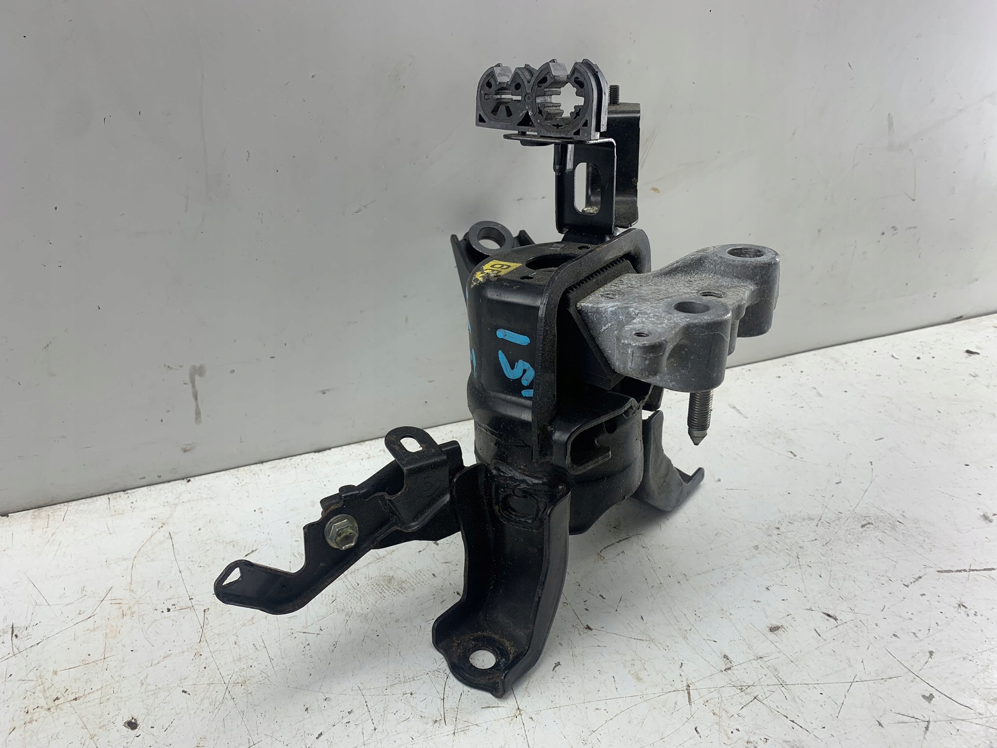 LEXUS Ct200h ЛАПА ПОДУШКА ДВИГАТЕЛЯ ПРАВА