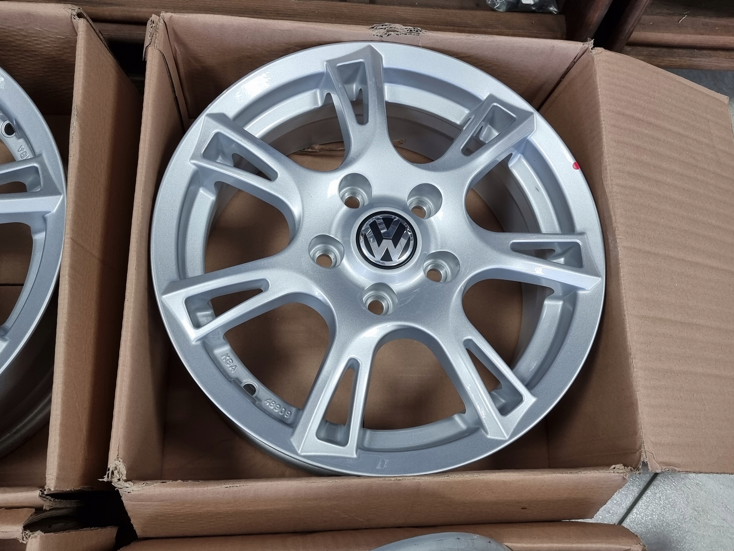 FELGI VW Golf Jetta Caddy Touran Tiguan 15 CALI Rim width 6 0