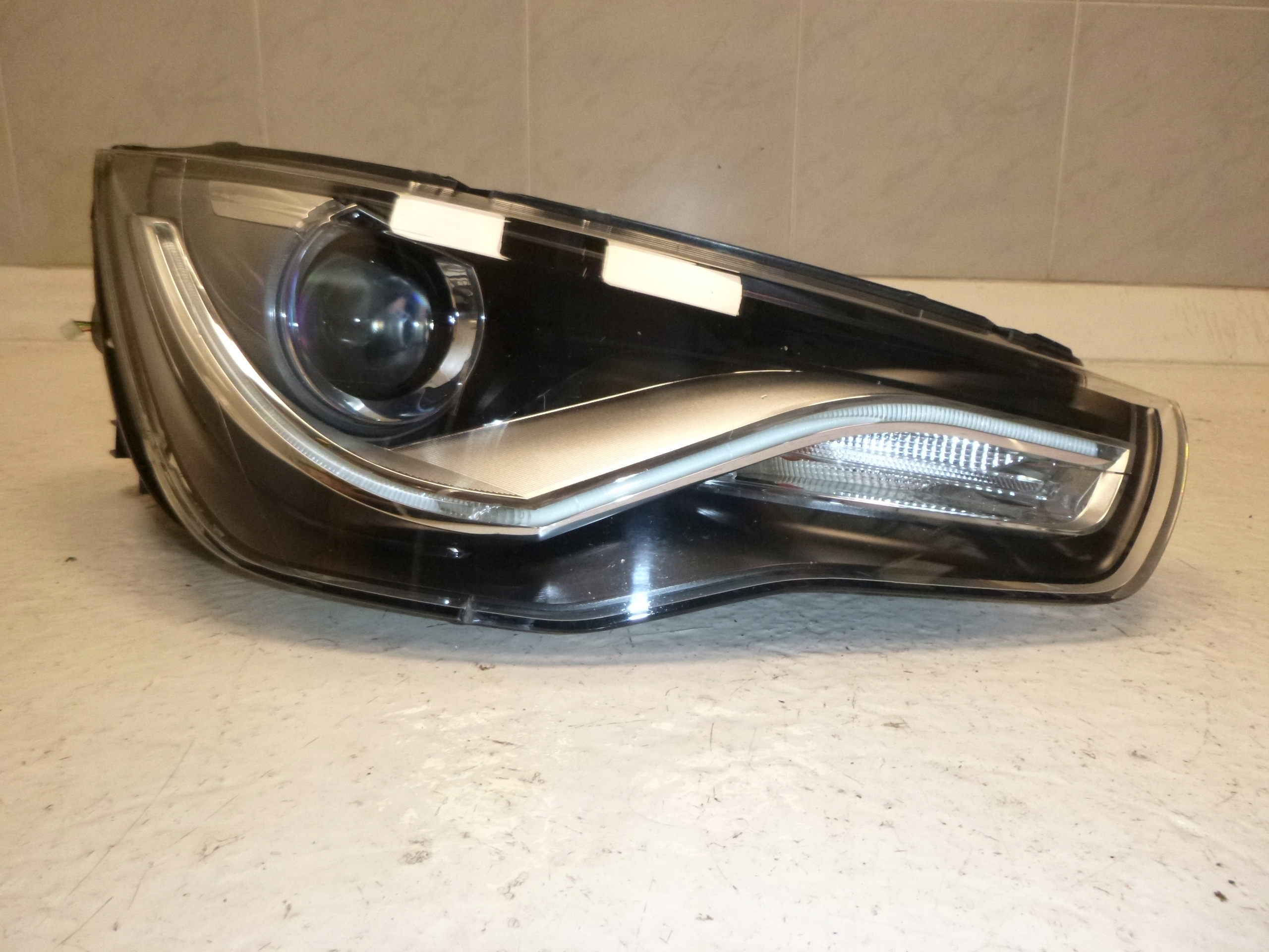 AUDI A1 light front right front 11 PIN BIXENON