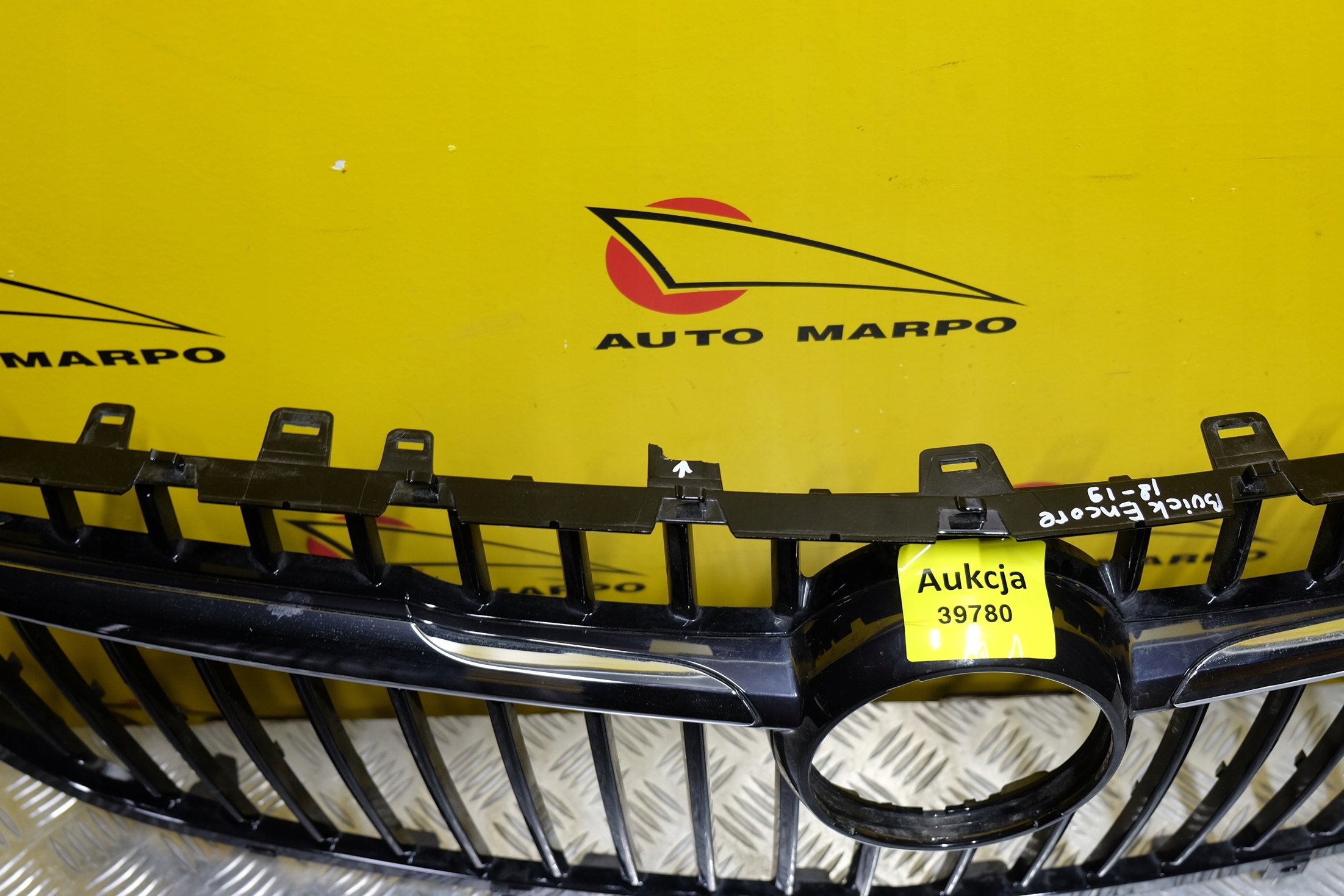 BUICK ENCLAVE 2018- GRILL ATRAPA PRZÓD CHROM USA Typ samochodu 4x4/SUV Samochody osobowe