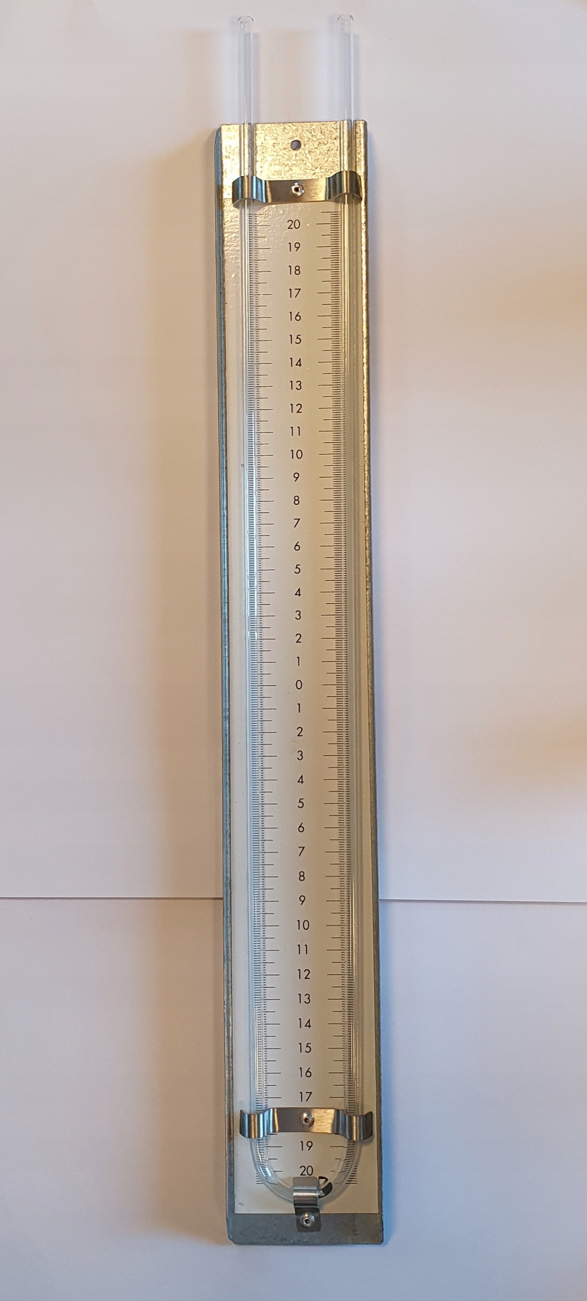 Tekutý manometr u-trubička skleněná v pouzdře 20