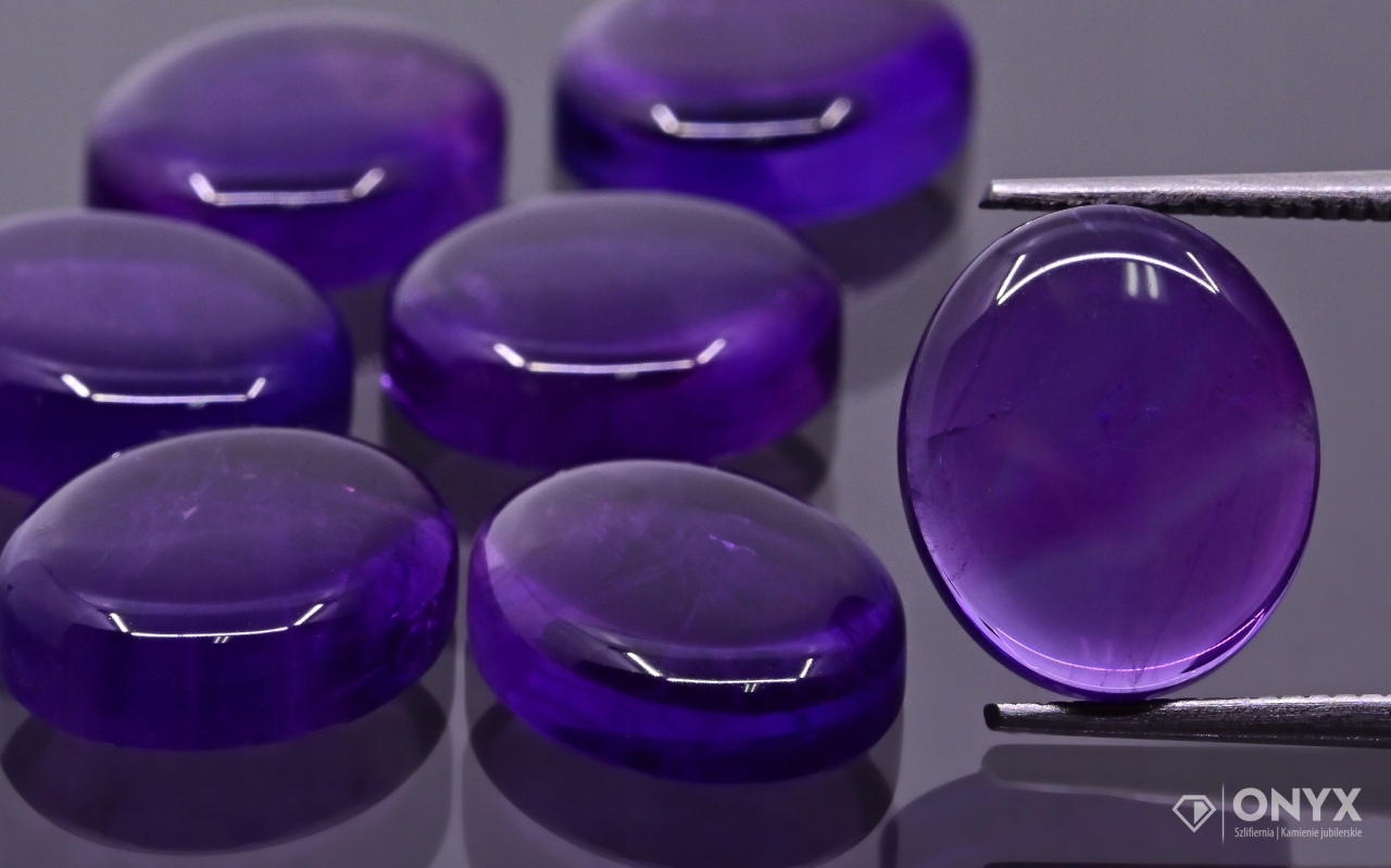 Ametyst A nízký kabošon ovál 12x10 mm