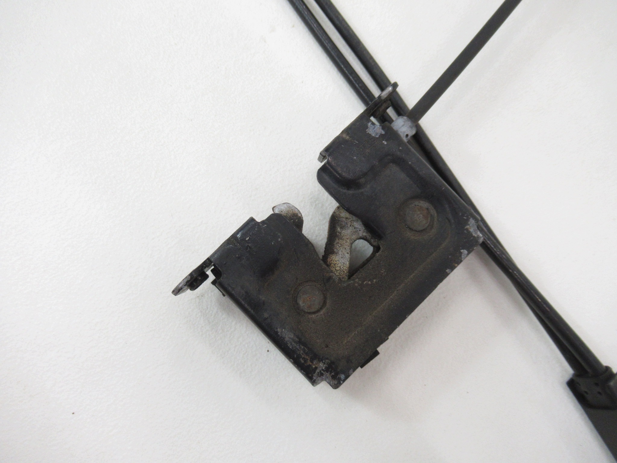 Câble de la Serrure pour l’ouverture du capot BMW e60 e61 Berline KOMBI