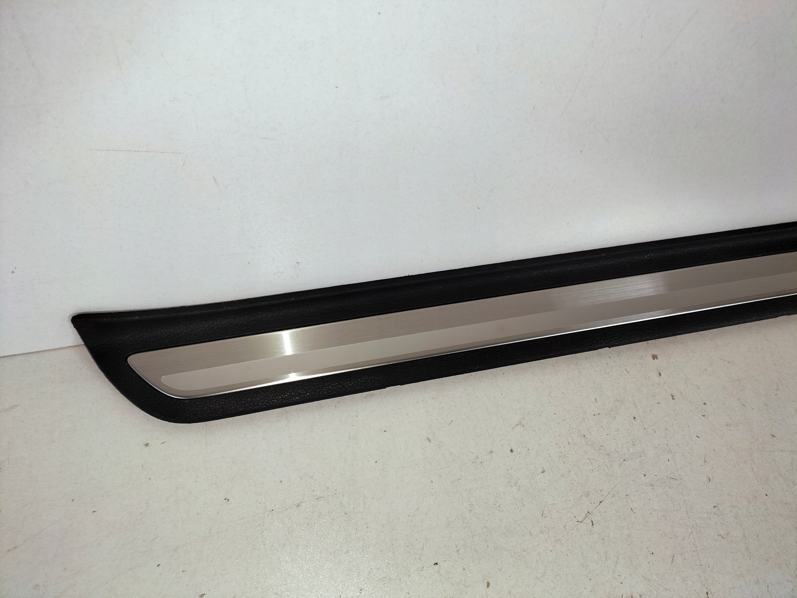 cap moulding of the threshold front right KIA CEED III 18