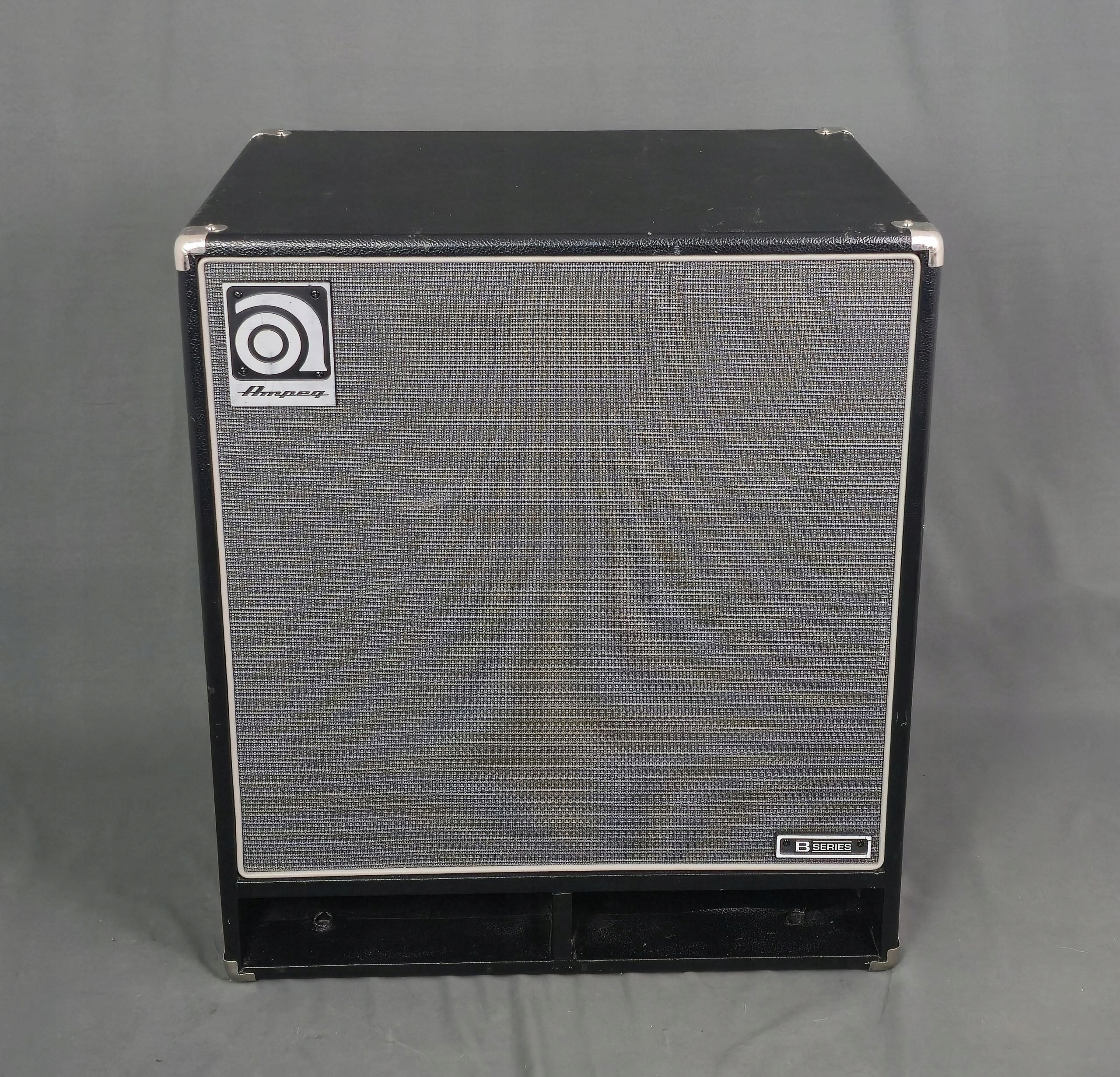 Ampeg B-410HLF 400W Колонка Бас