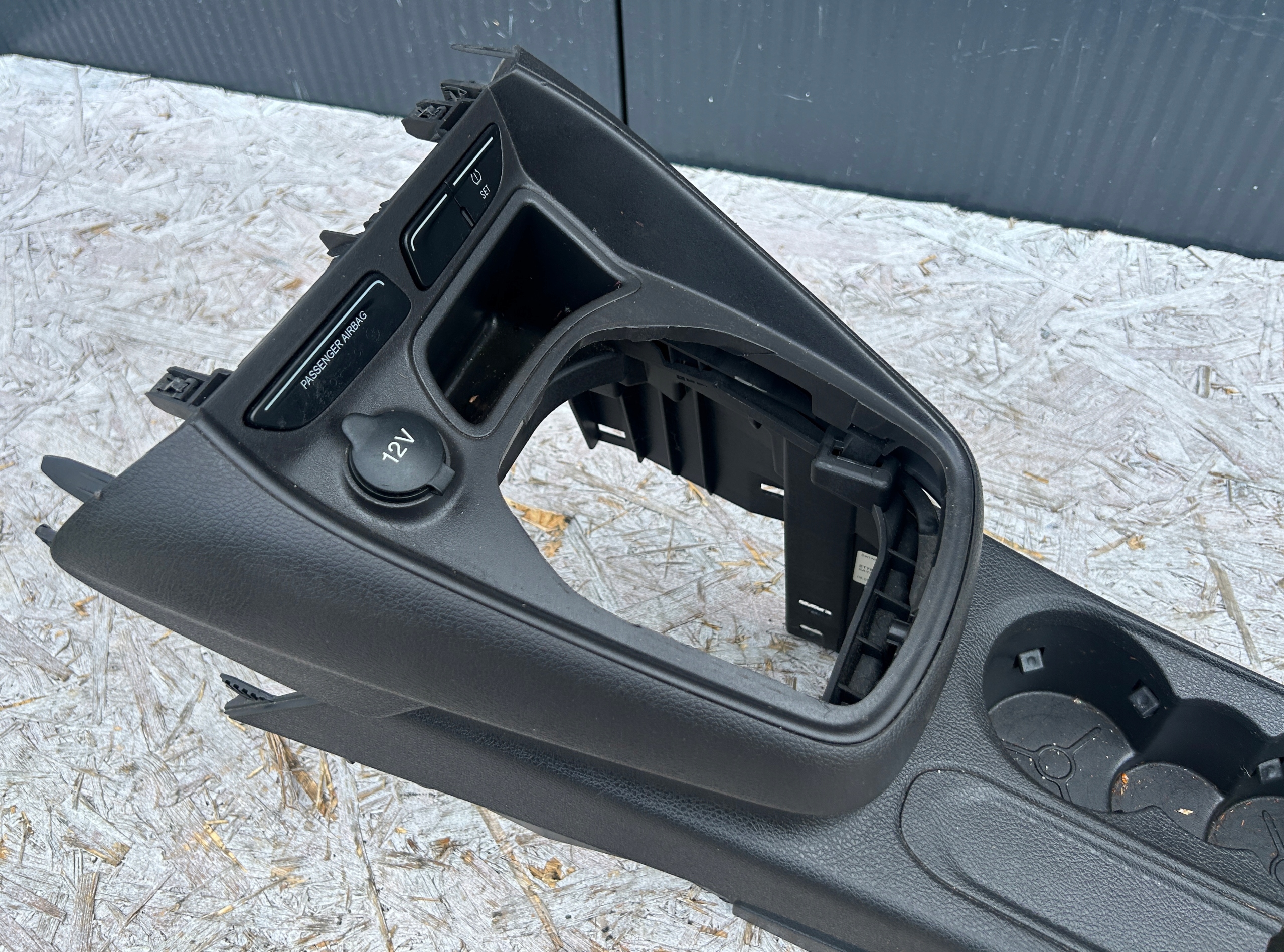 TUNEL mitte FORD TOURNEO COURIER MK1 14- ET76-R045B55-AB