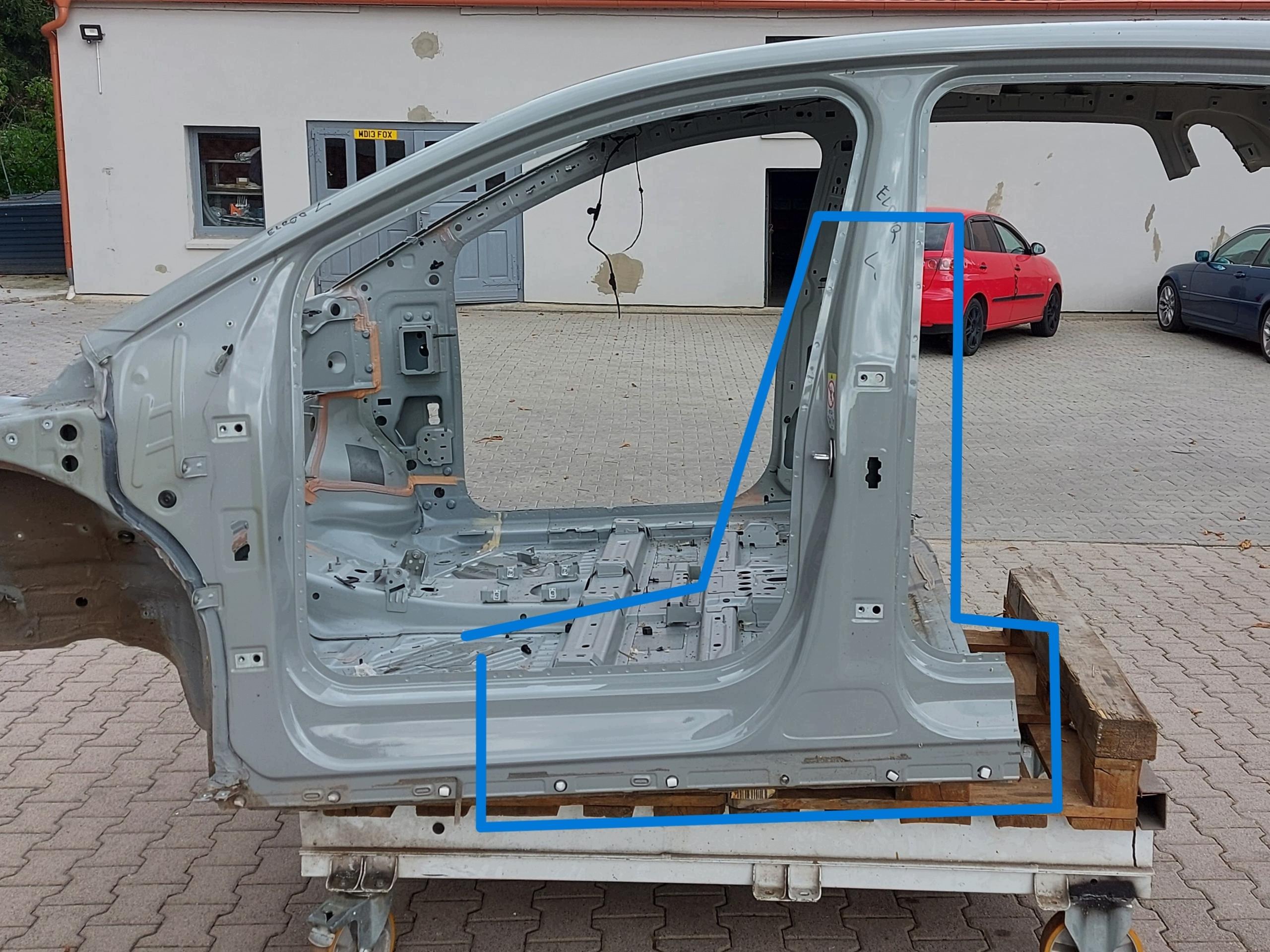 Skoda Elroq 5LJ iV85 , SUV 5D 2025r pillar threshold left LF7A