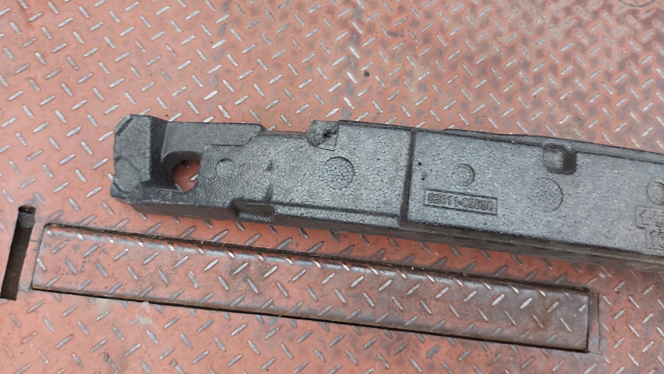 ABSORBER Polystirén nárazníku předek TOYOTA COROLLA E21 19- KOMBI HB