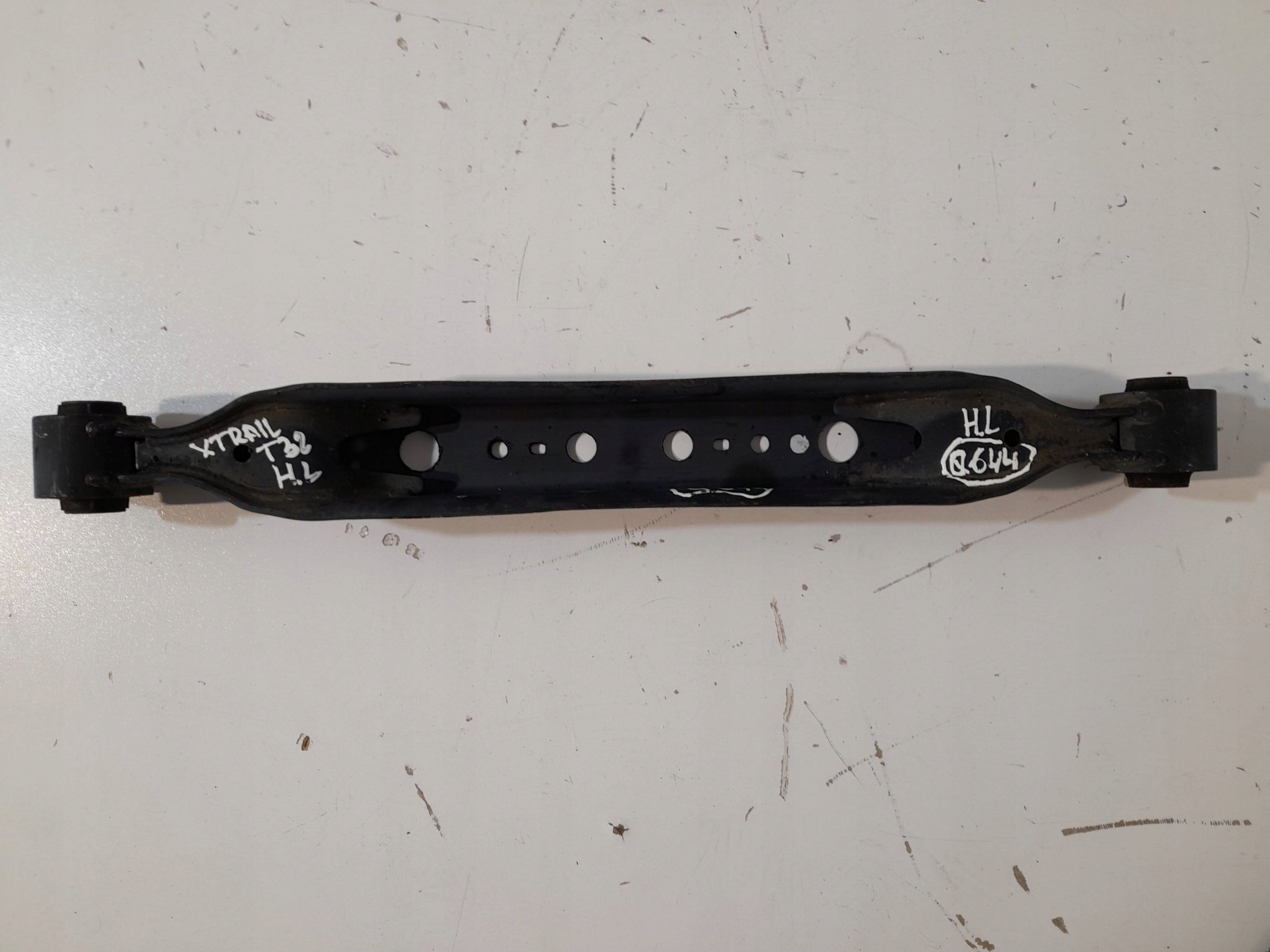 Nissan X-Trail T32 arm rear left (Q644)