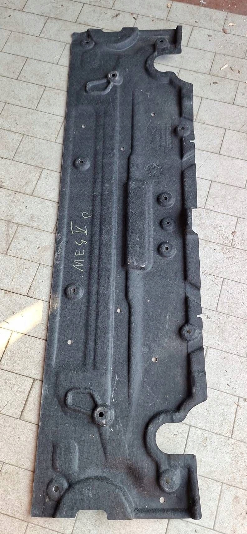 cover below engine right side Renault Megane E-Tech 758900141R