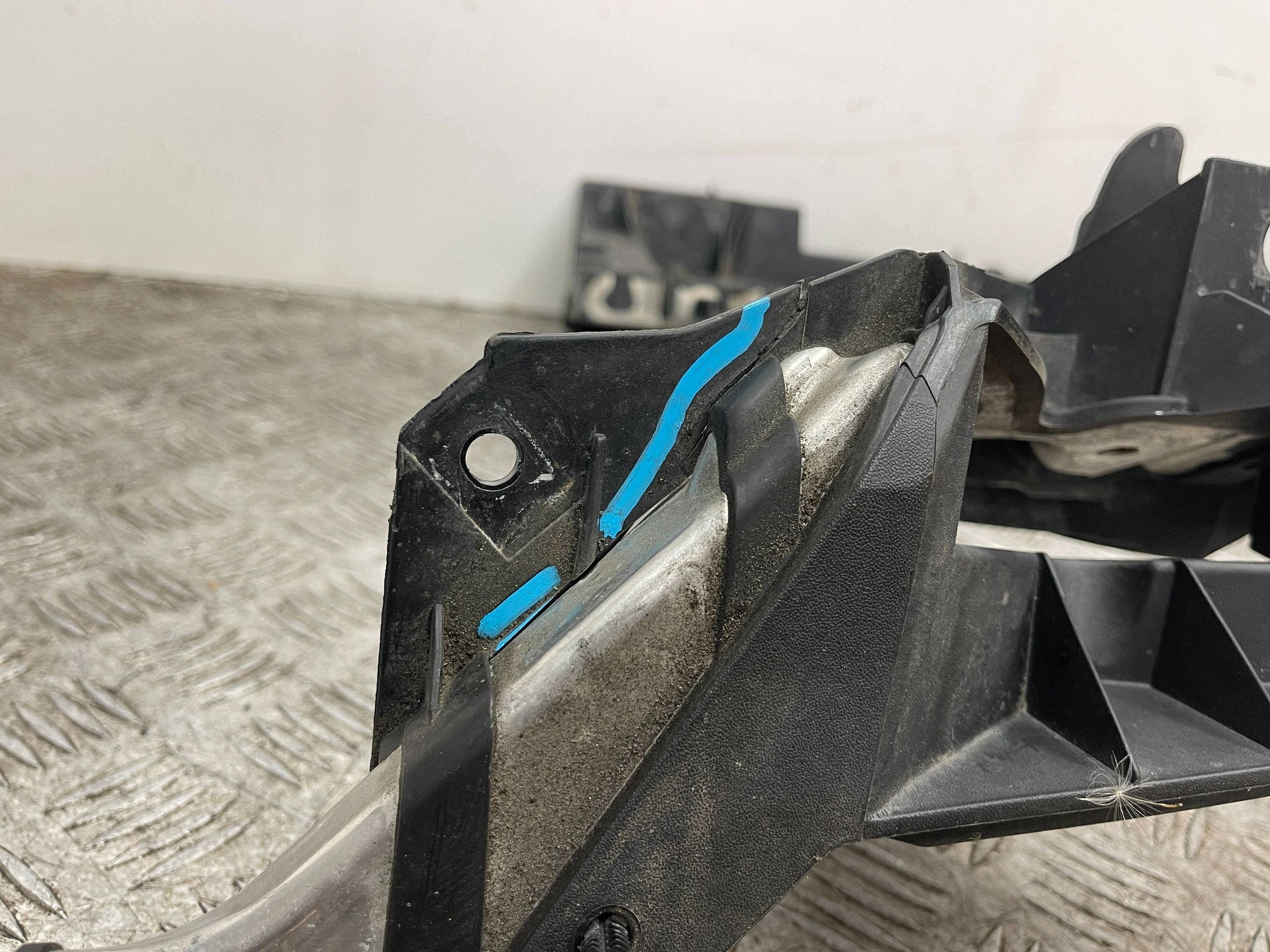 support panel for radiators front pillar AUDI A4 B9 8W 8W0805594