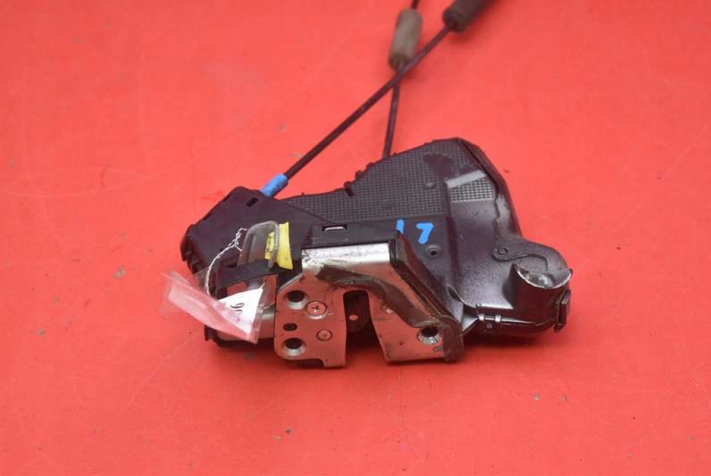 lock door left front front EU TOYOTA AVENSIS T27 09-11