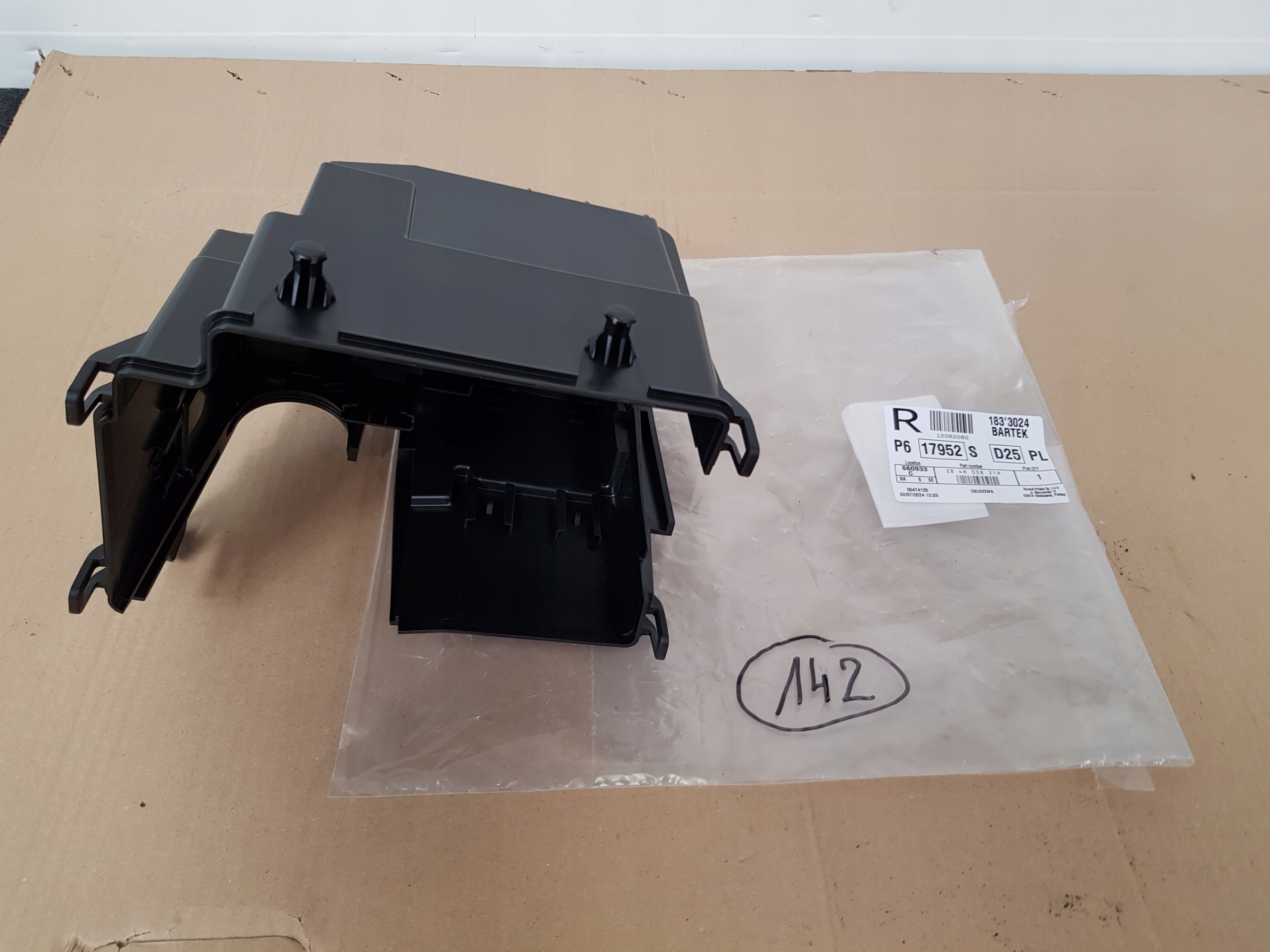 SKRZYNKA BEZPIECZNIKÓW RENAULT TRAFIC IV