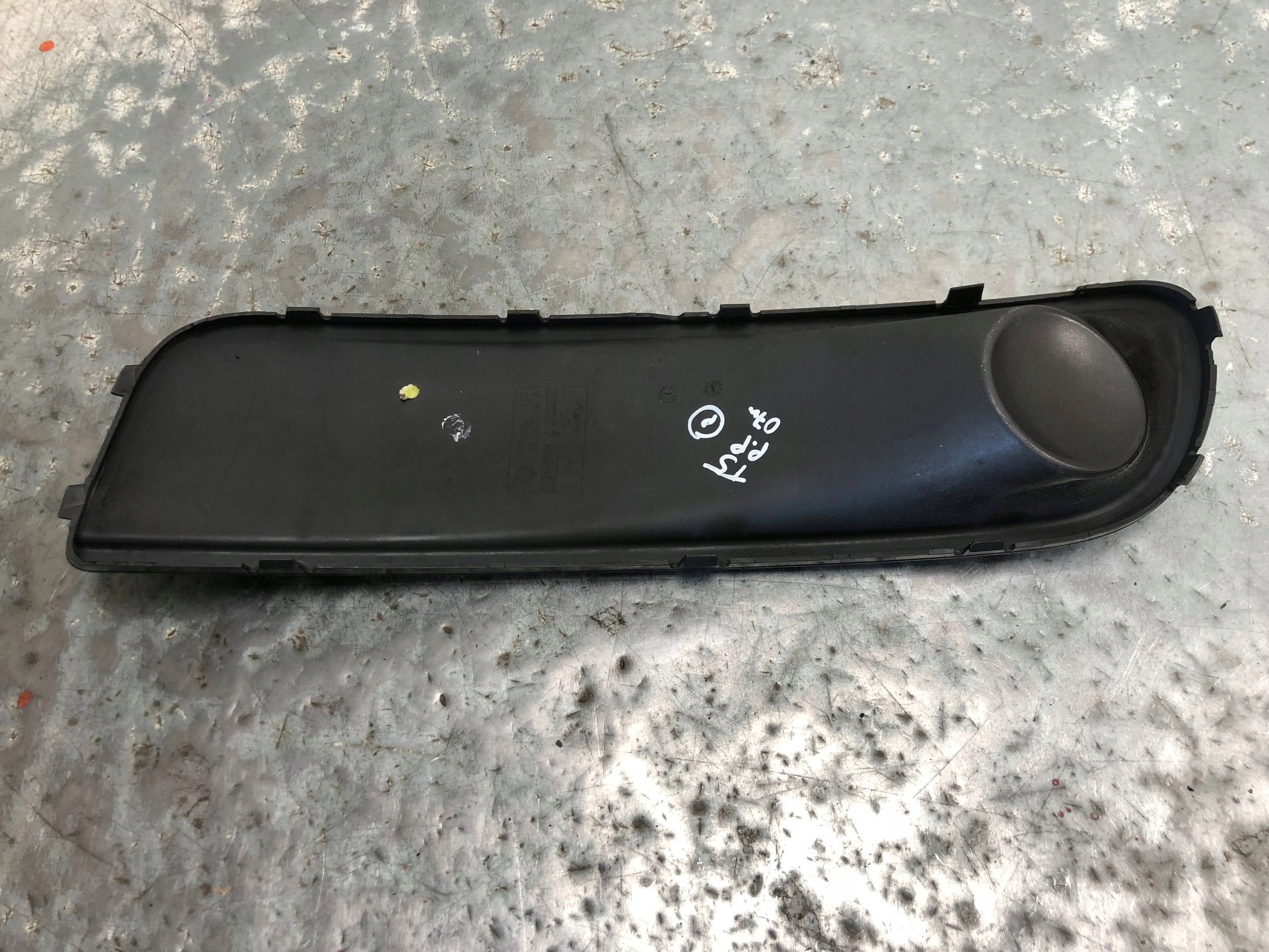 grid of a bumper right front VW T5 7H5807490A