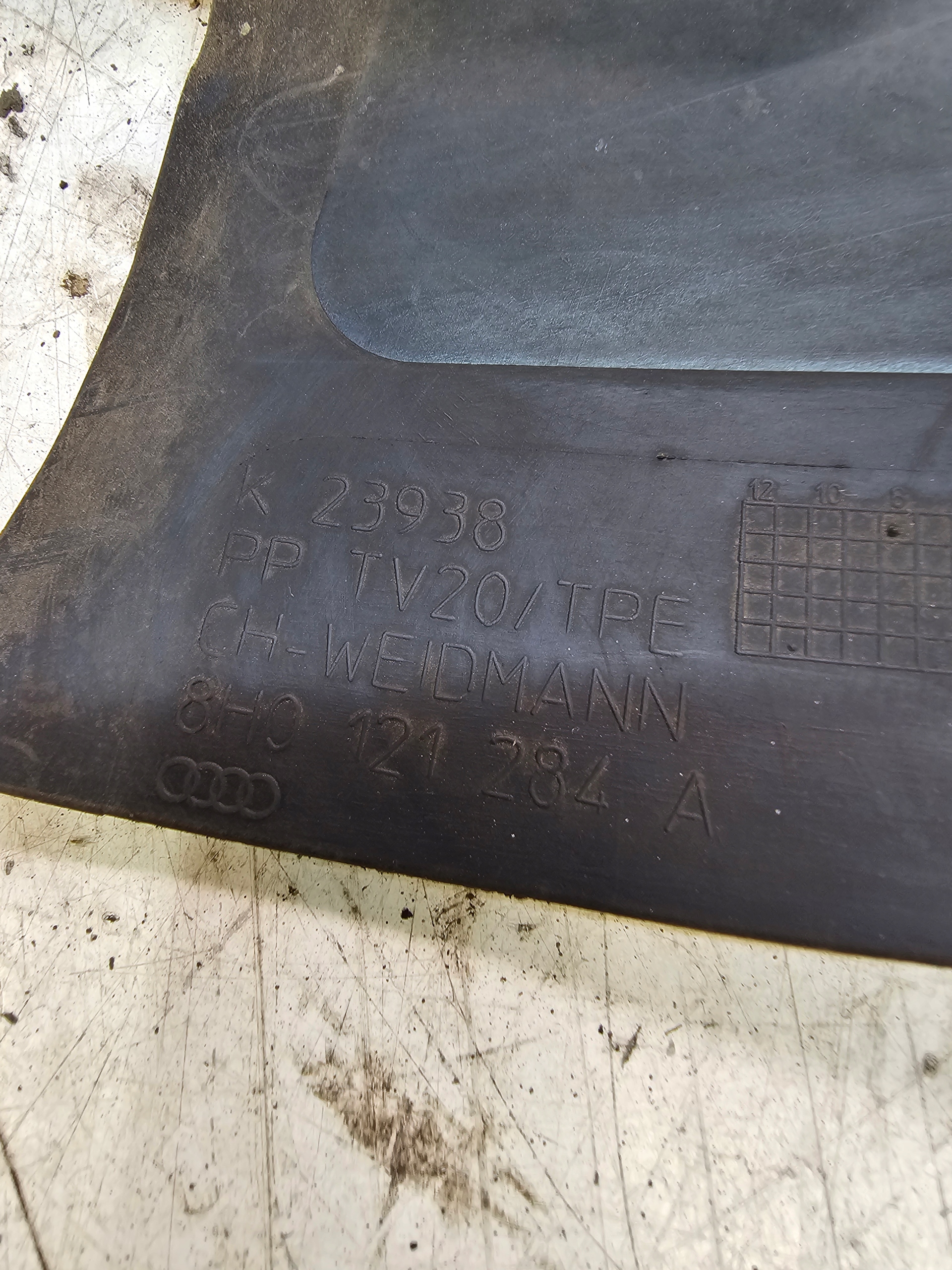 luftansaugkanal rechts AUDI A4 B7 CABRIO 8H0121884A