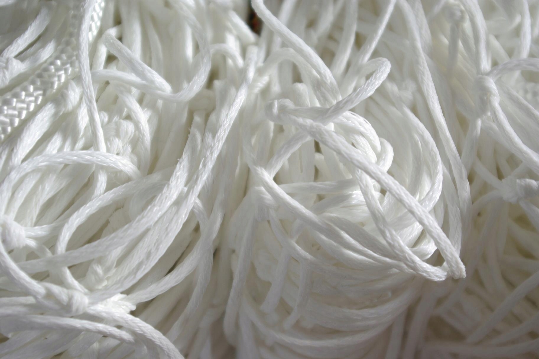 SIATKA NA BRAMKĘ PIŁKA RĘCZNA PEŁNOWYMIAROWA 3x2M PP 3MM GŁ. 1,2 MOCNA Kolor dominujący wielokolorowy