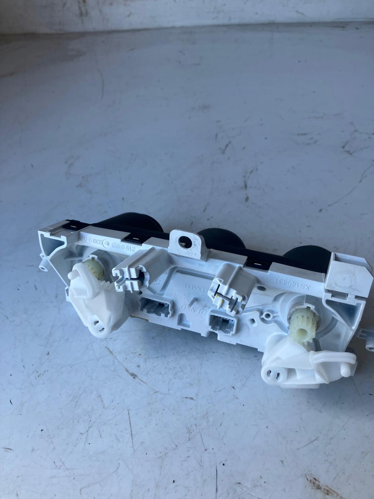 Unite commande clima RENAULT CLIO V 275004350R