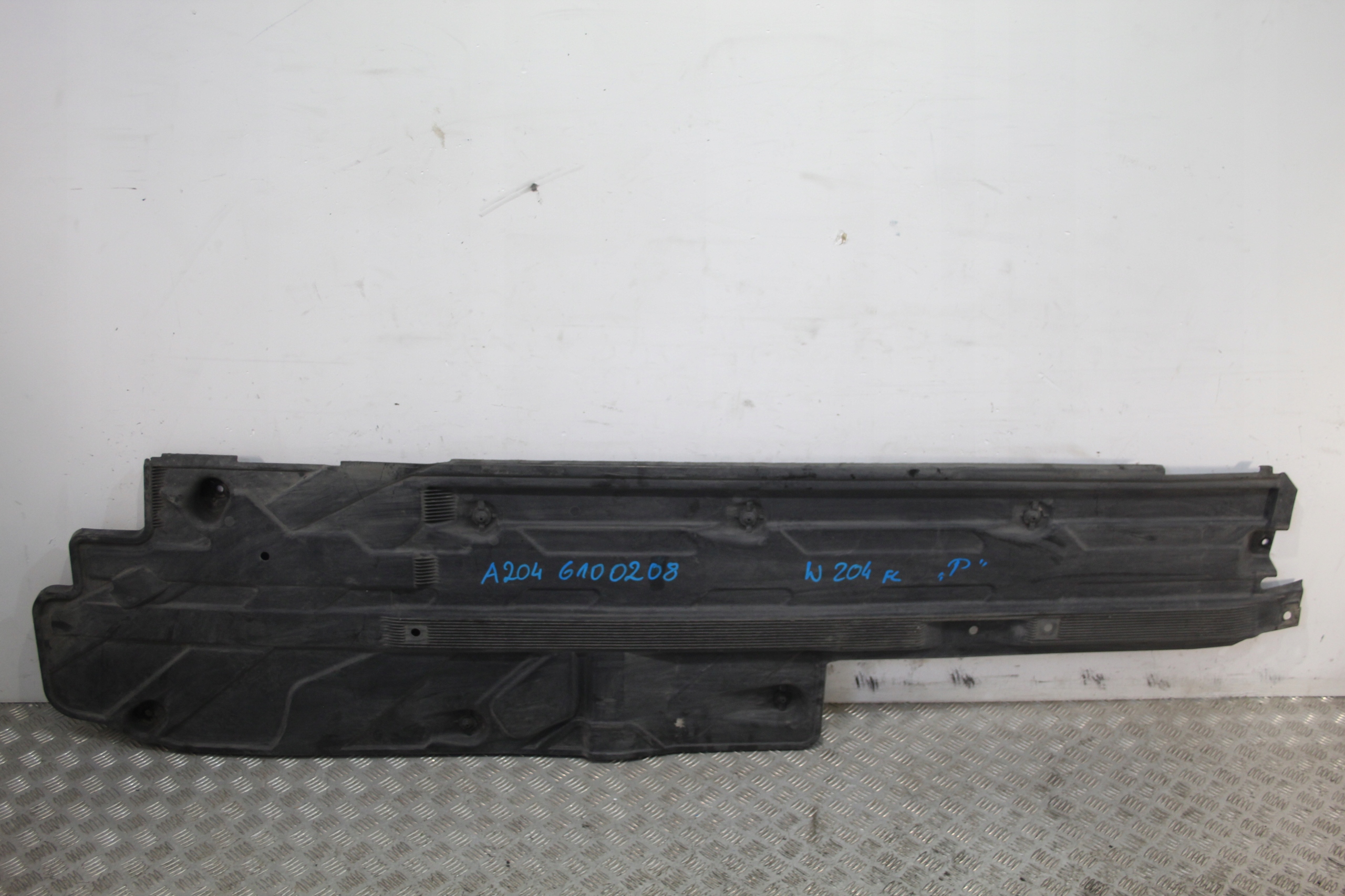 BLENDE ABDECKUNG ABDECKUNG RECHTS C-KLASA W204 LIFT A2046100208
