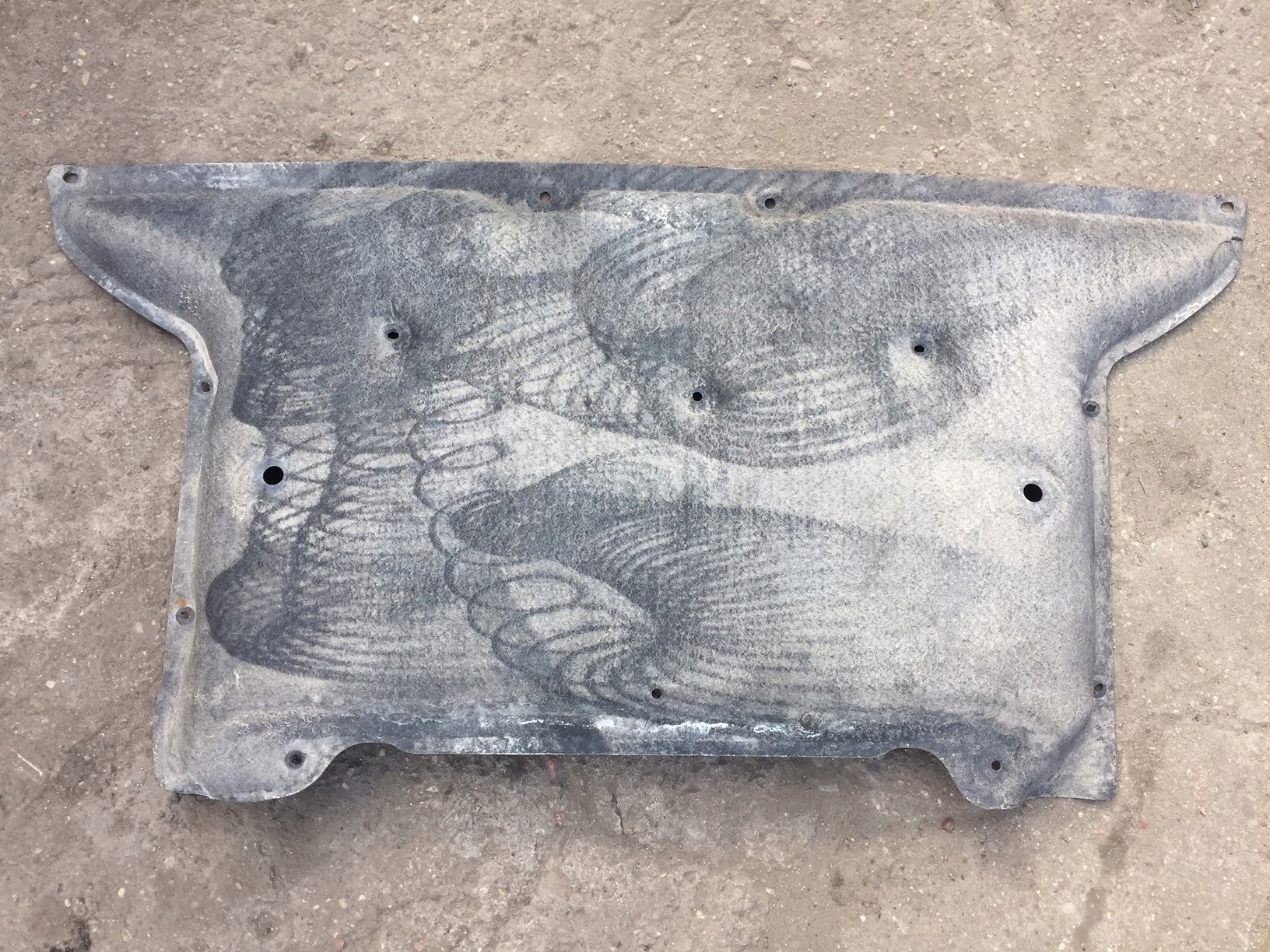 AUDI A8 D4 cover chassis 4H0813851B