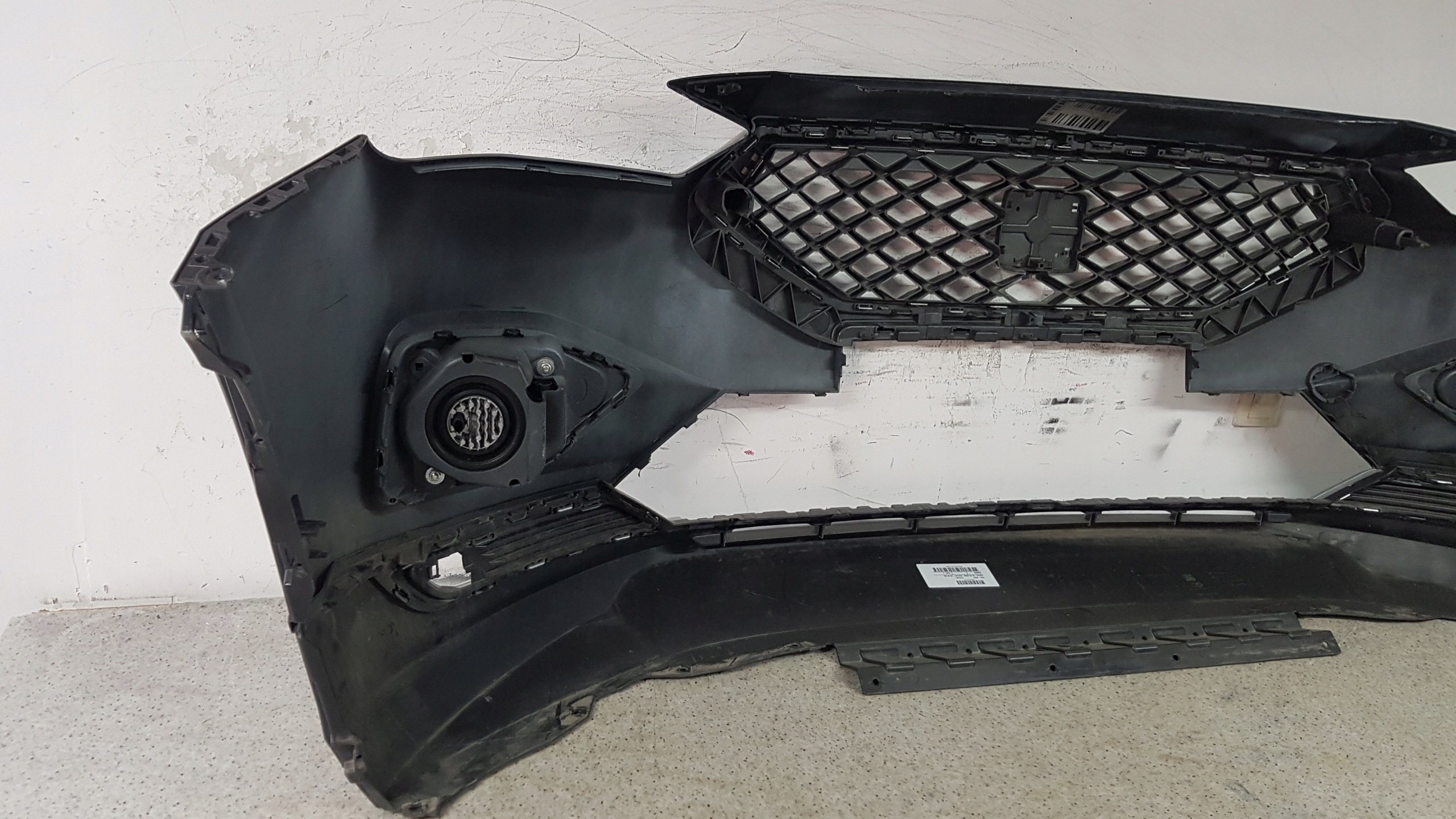 SEAT TARRACO nárazník předek 8017