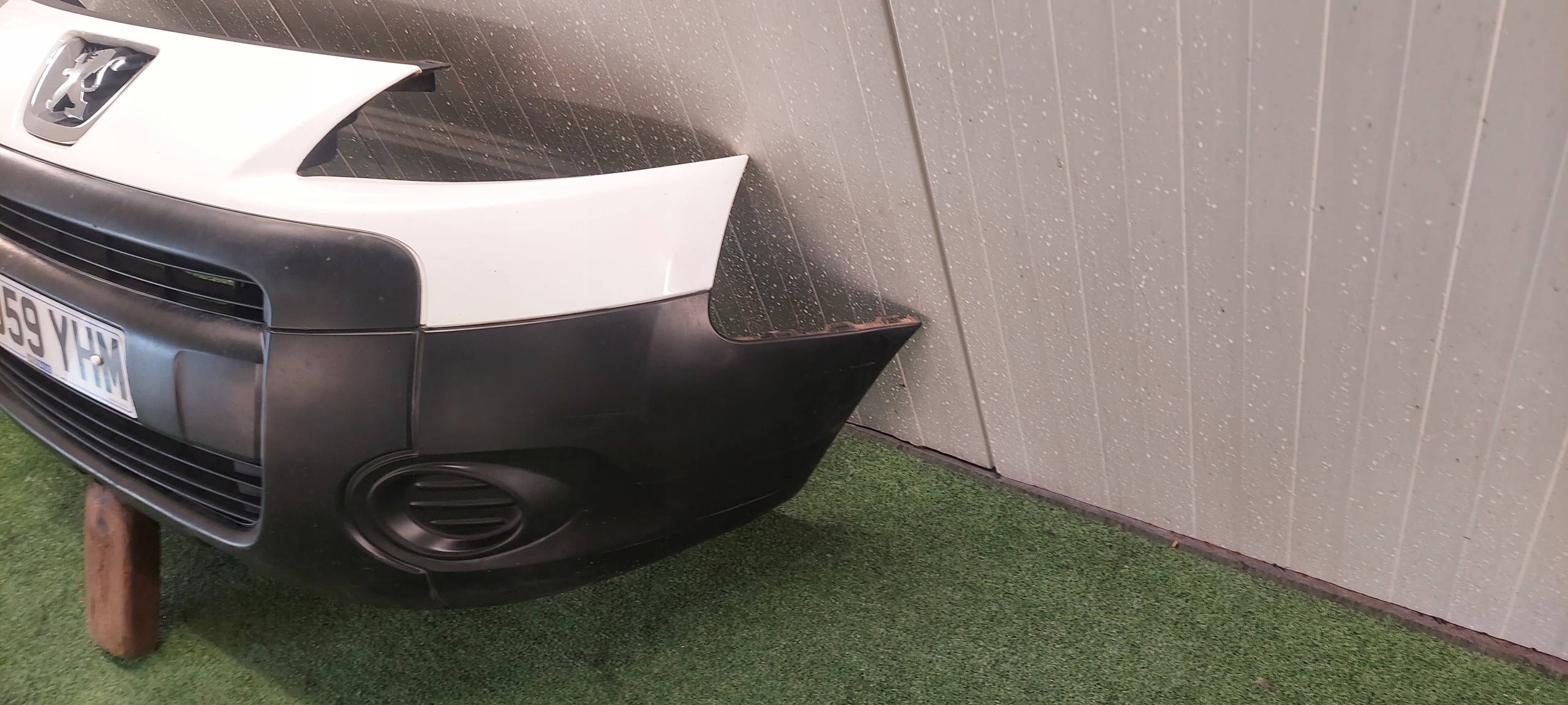 bumper front PEUGEOT PARTNER III 08-15 LAK: EWP
