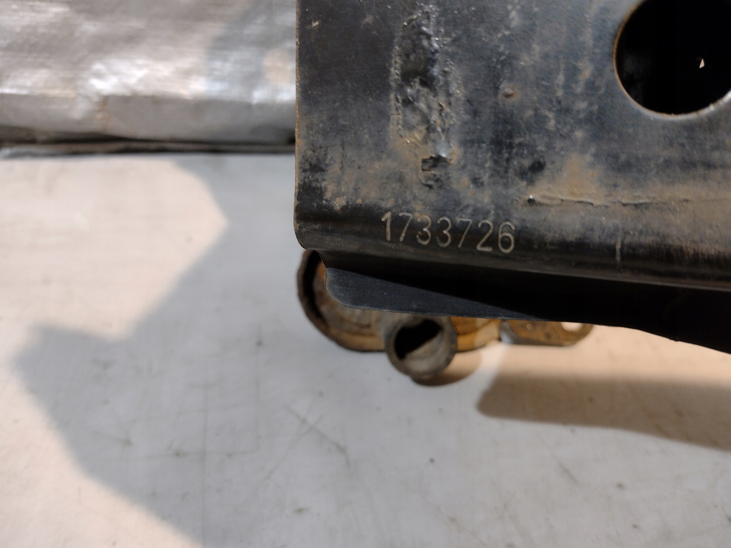 bumper support of the front Volkswagen Passat B6 1,9TDI