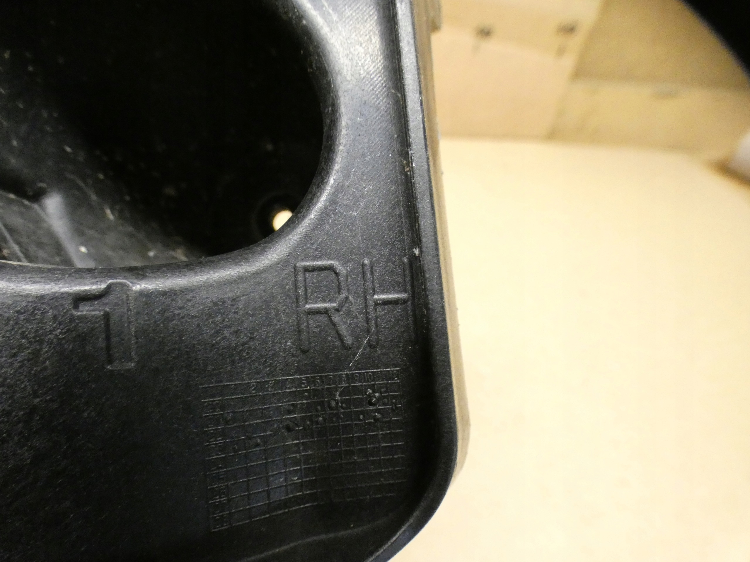 AUDI Q4 E-TRON SPORTBACK support holder of a bumper rear. right 89E807394