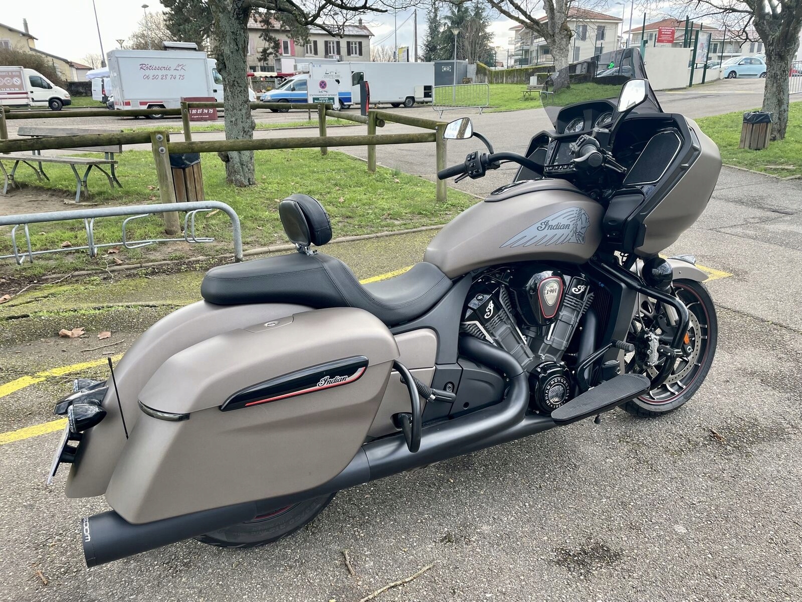 Sklo pro indické Pursuit 1800 (2020-2025) Turistika 36 cm 5 mm