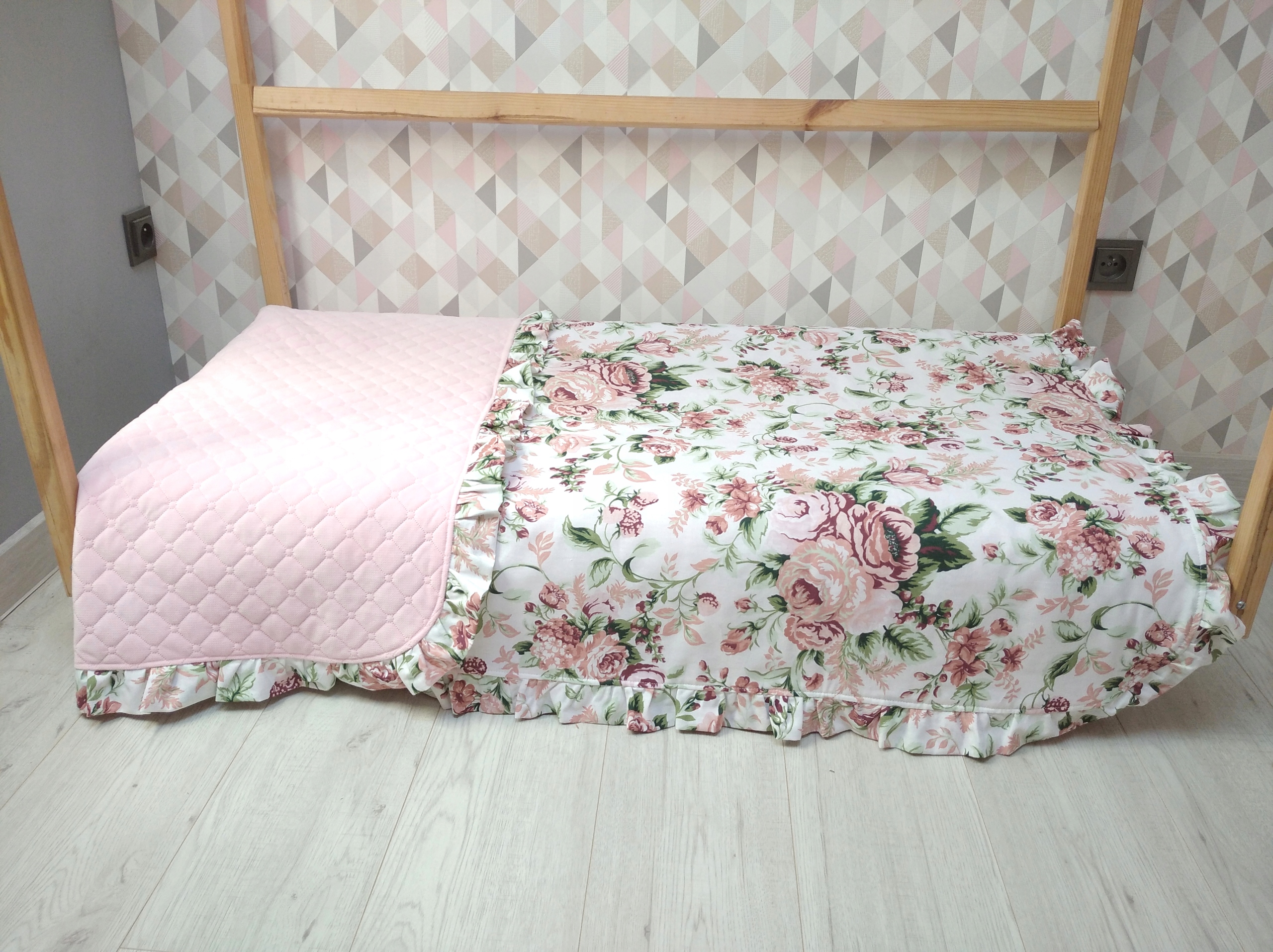 Narzuta 220 cm na łóżko dziecięce z falbanką kapa Marka Pluszowe Sówkowo