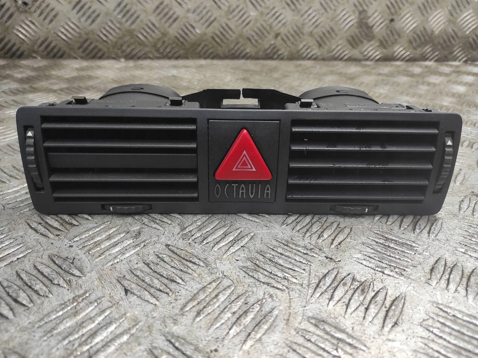 KRATKA NAWIEWU ŚRODKOWA OCTAVIA I FL 1U0820951