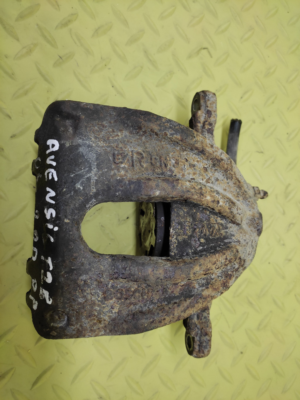 TOYOTA AVENSIS T25 2.0 D4D caliper brake right front