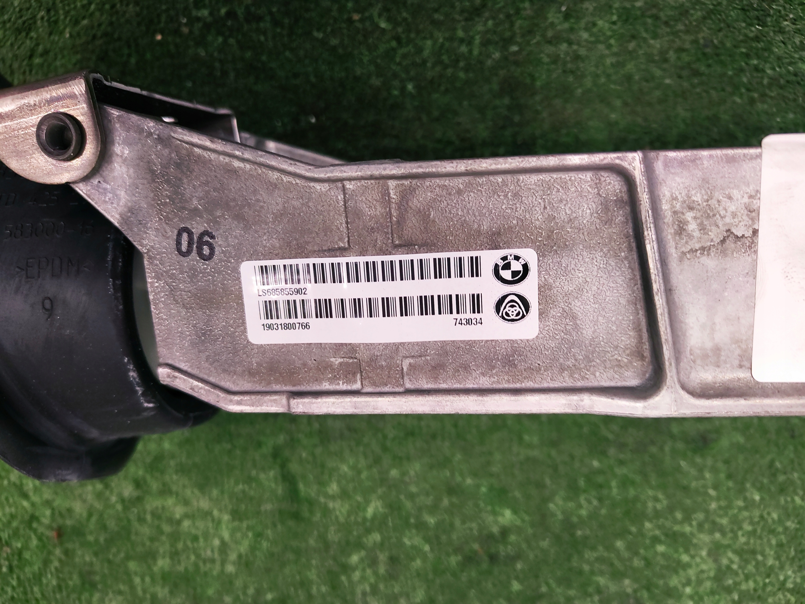 BMW M2 F87 steering wheel rod 6858559