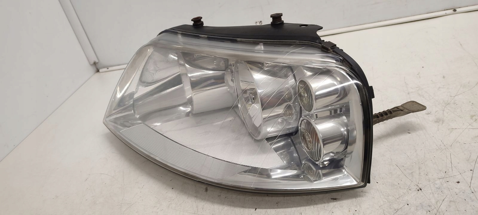 light front front left VW Sharan and LIFT