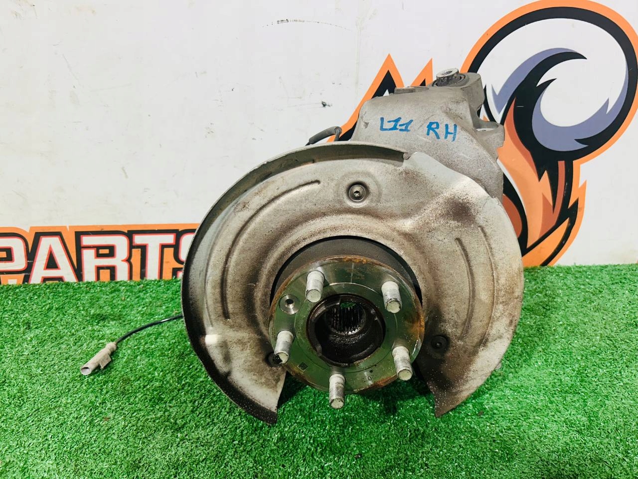 поворотный кулак RANGE L551 M8D2-5A968-AB