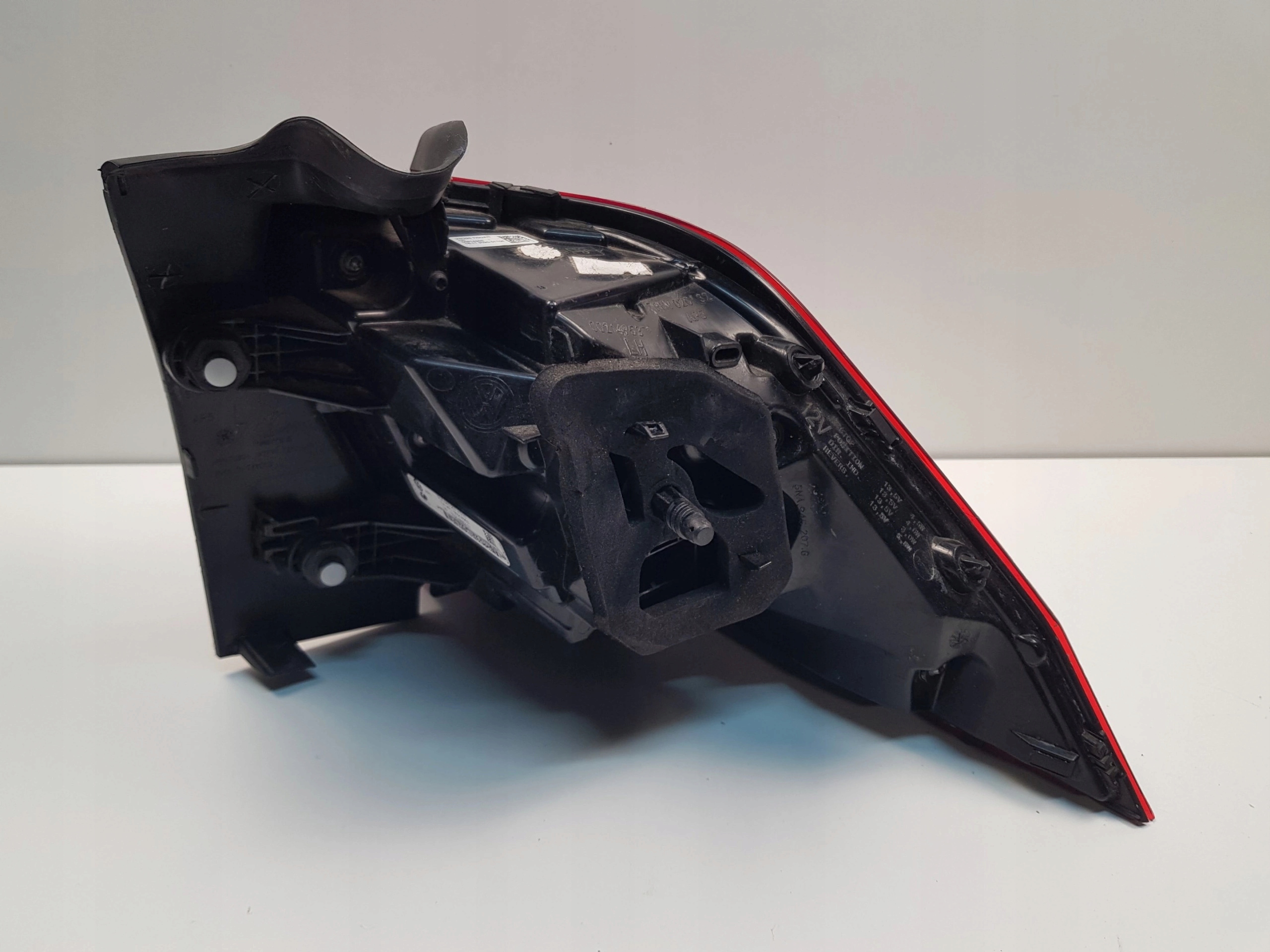 VW TIGUAN II LIFT LAMPA LEWA TYŁ LED 5NA945207H Producent części Volkswagen OE