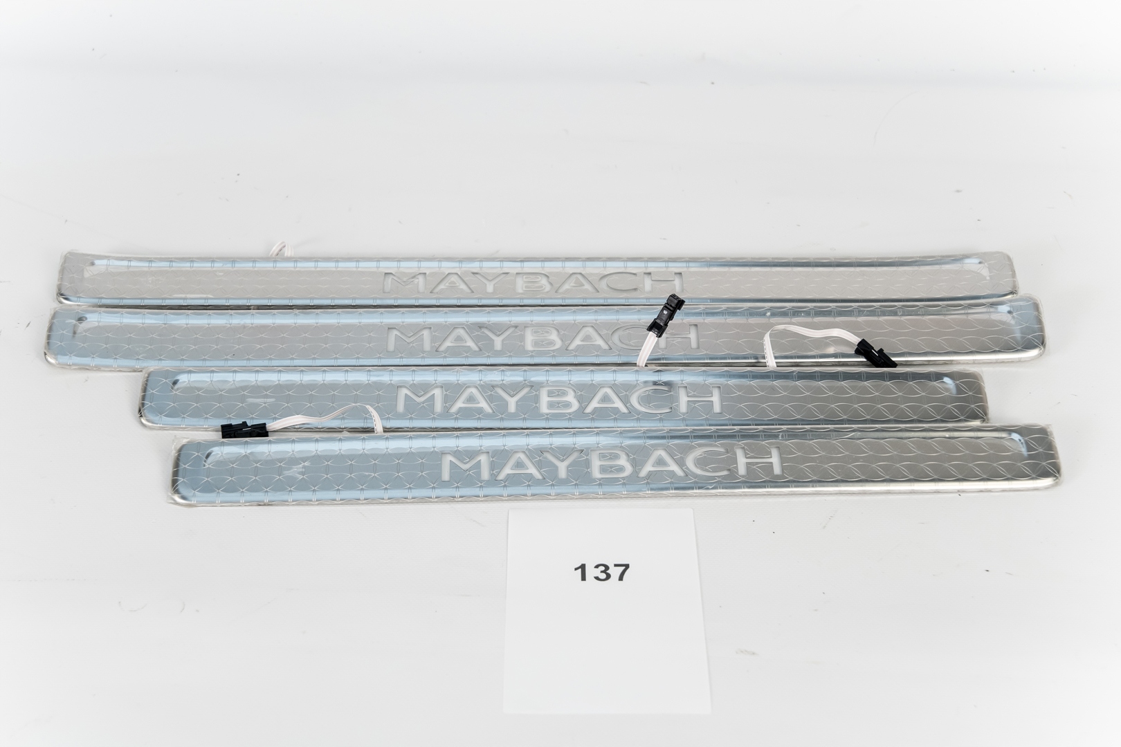 Listwy progowe progi Maybach S680 a223 6805307