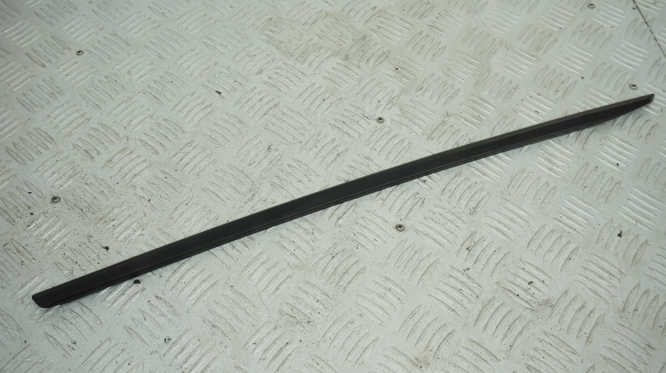 MINI COOPER F60 LISTWA SZYBY CZOŁOWEJ 7424160