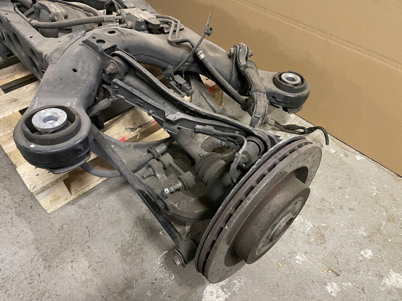 ML63 GLE W166 6.3 AMG ZAWIESZENIE TYŁ WÓZEK SANKI Typ samochodu Samochody osobowe