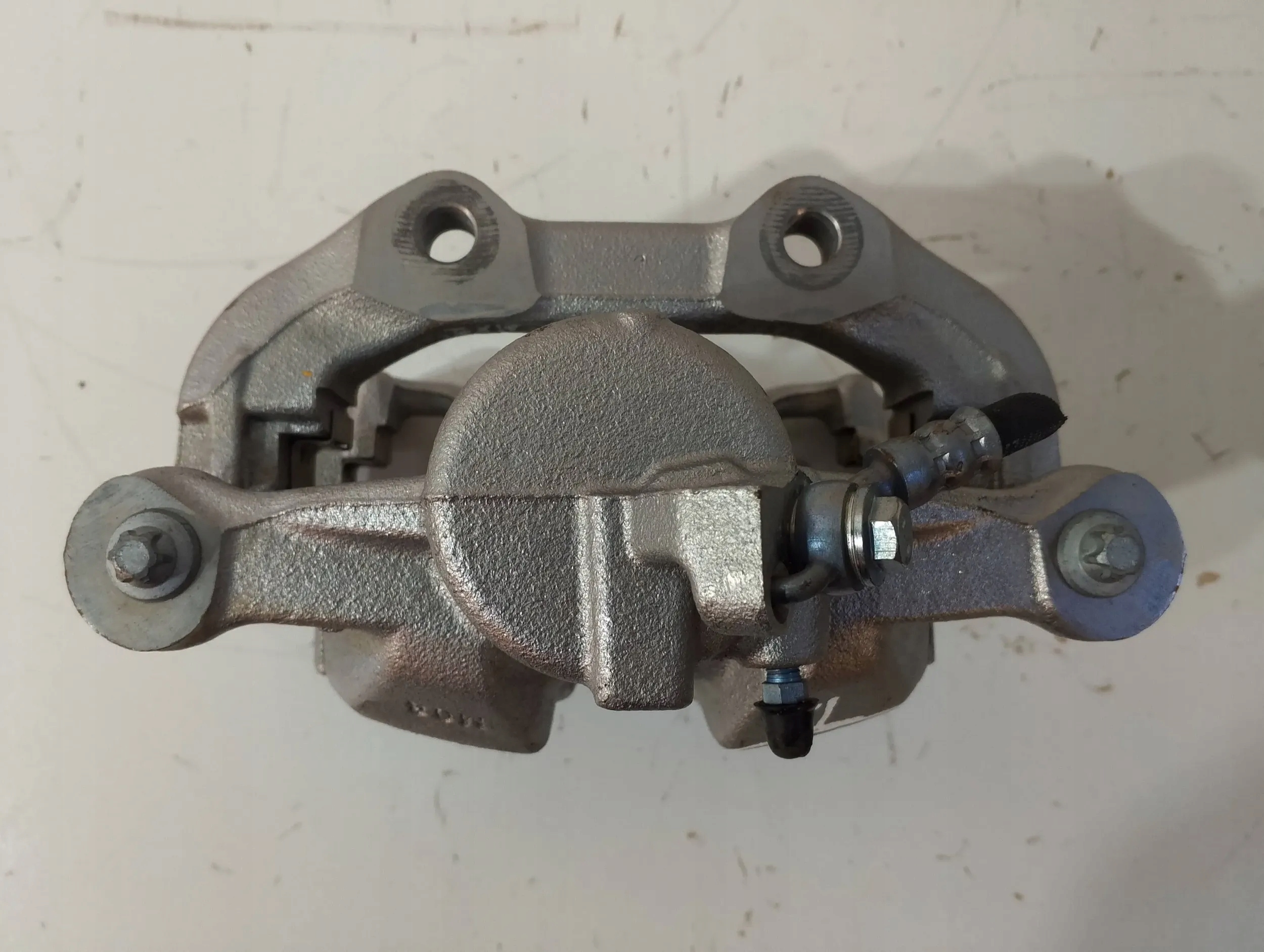 Opel Mokka B caliper brake front left below discs 302 mm (B169)
