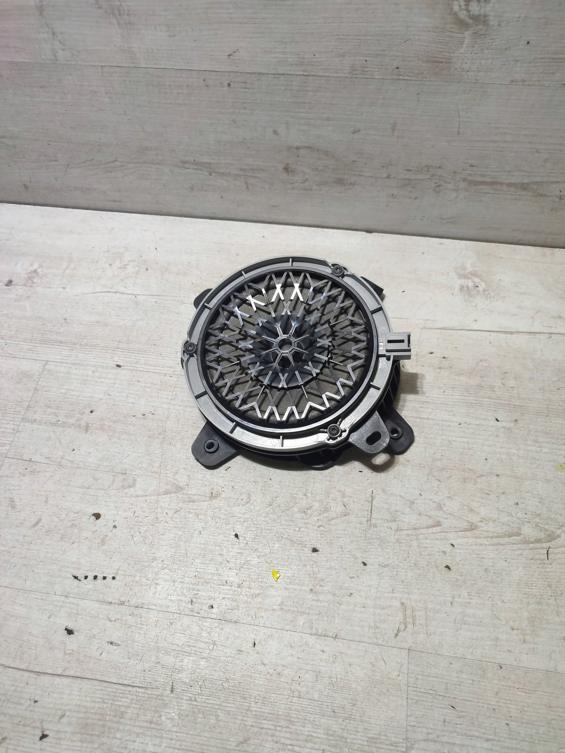 Opel Corsa F 2020 rear part side left speaker