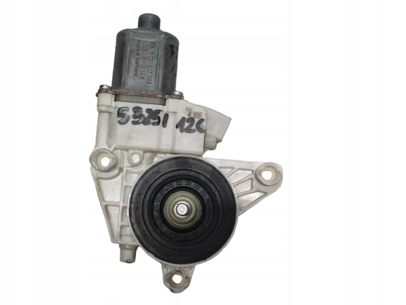 MERCEDES W204 06- SILNICZEK PODNSZENIA SZYBY LEWY PRZÓD A2048200142