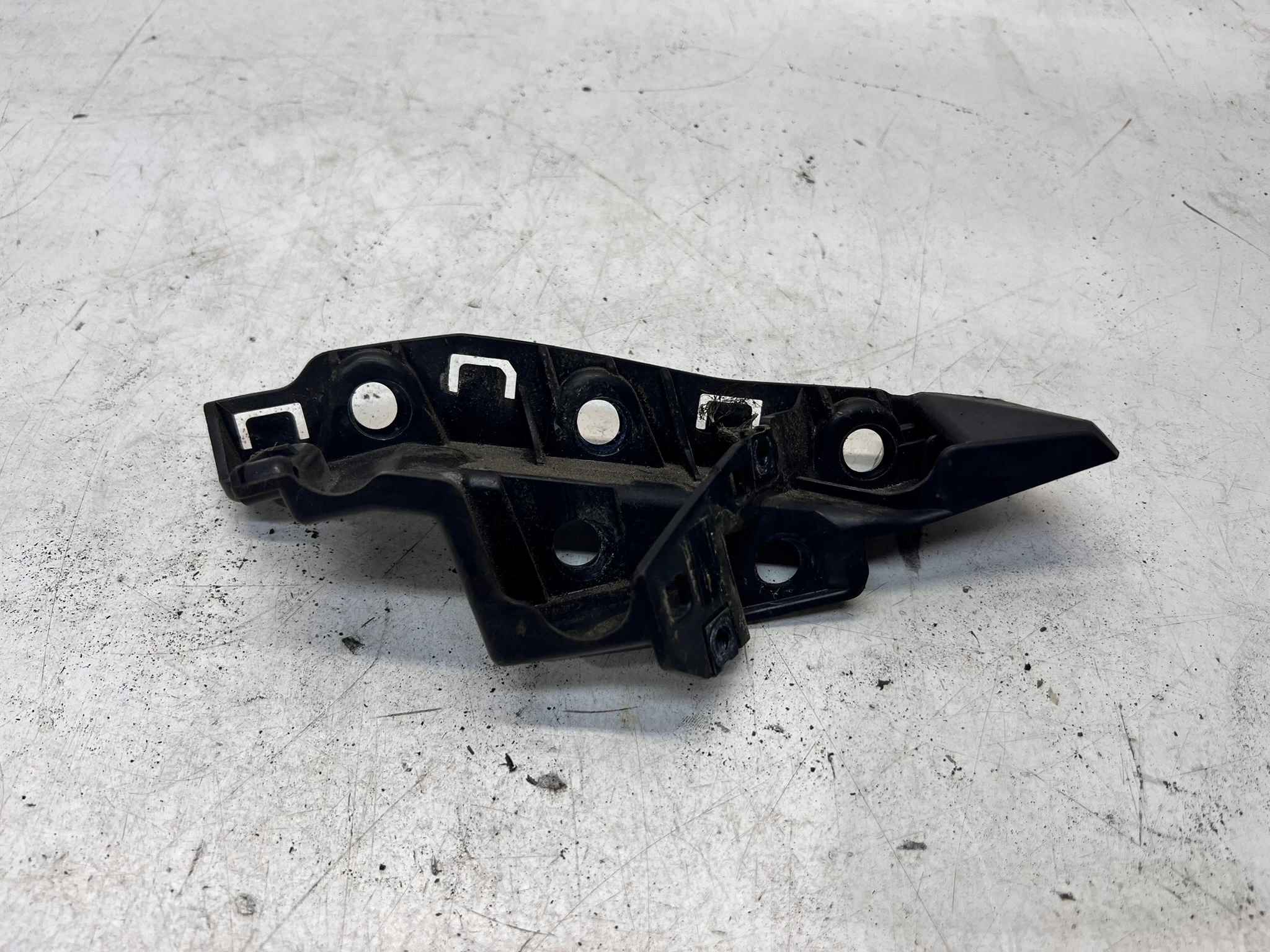 support holder of a bumper right front AUDI Q7 4M 4M0807284B