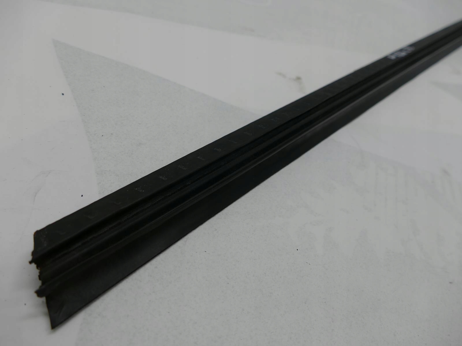 MERCEDES S W126 SE moulding dust left front