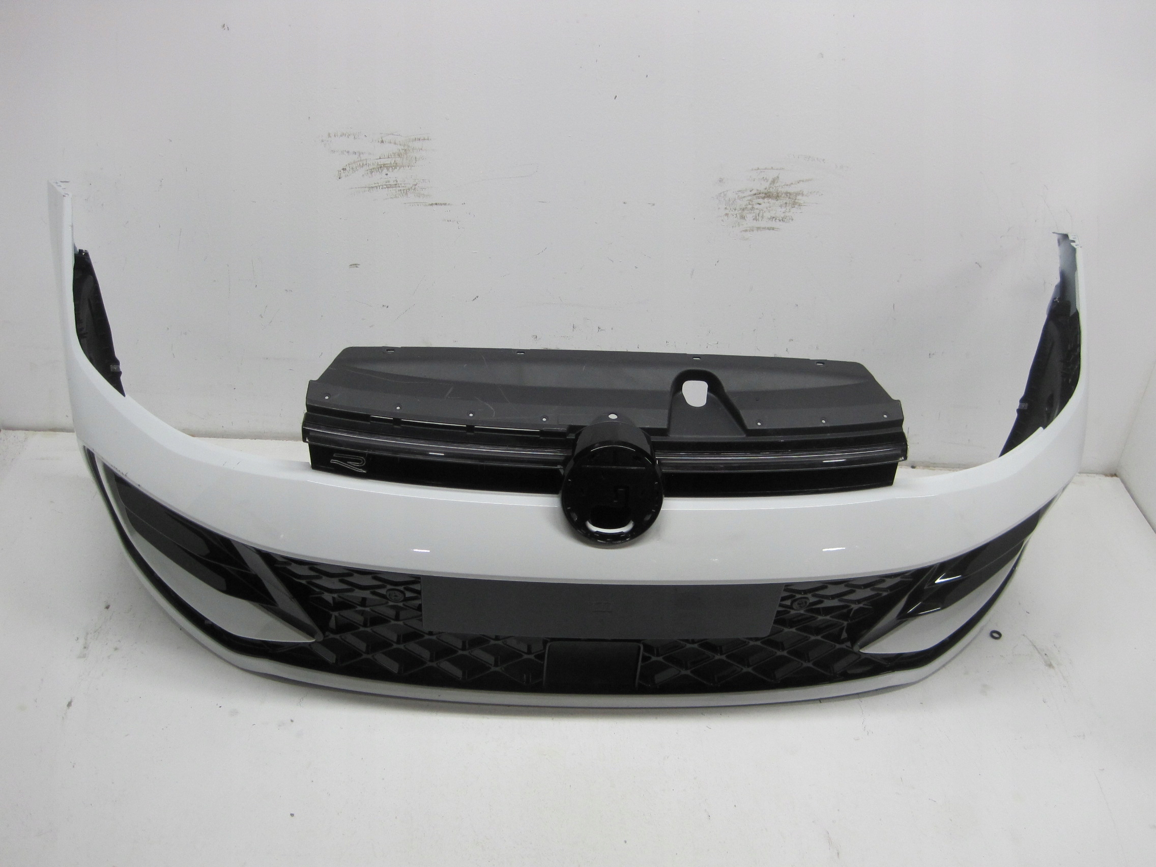 bumper VW PASSAT B9 3J0 R-LINE LED below 6 PDC below RADAR front front