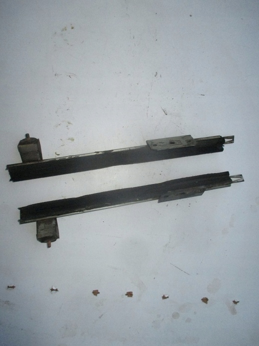 415832 - fiat 125p направляющая стеклоподъемника