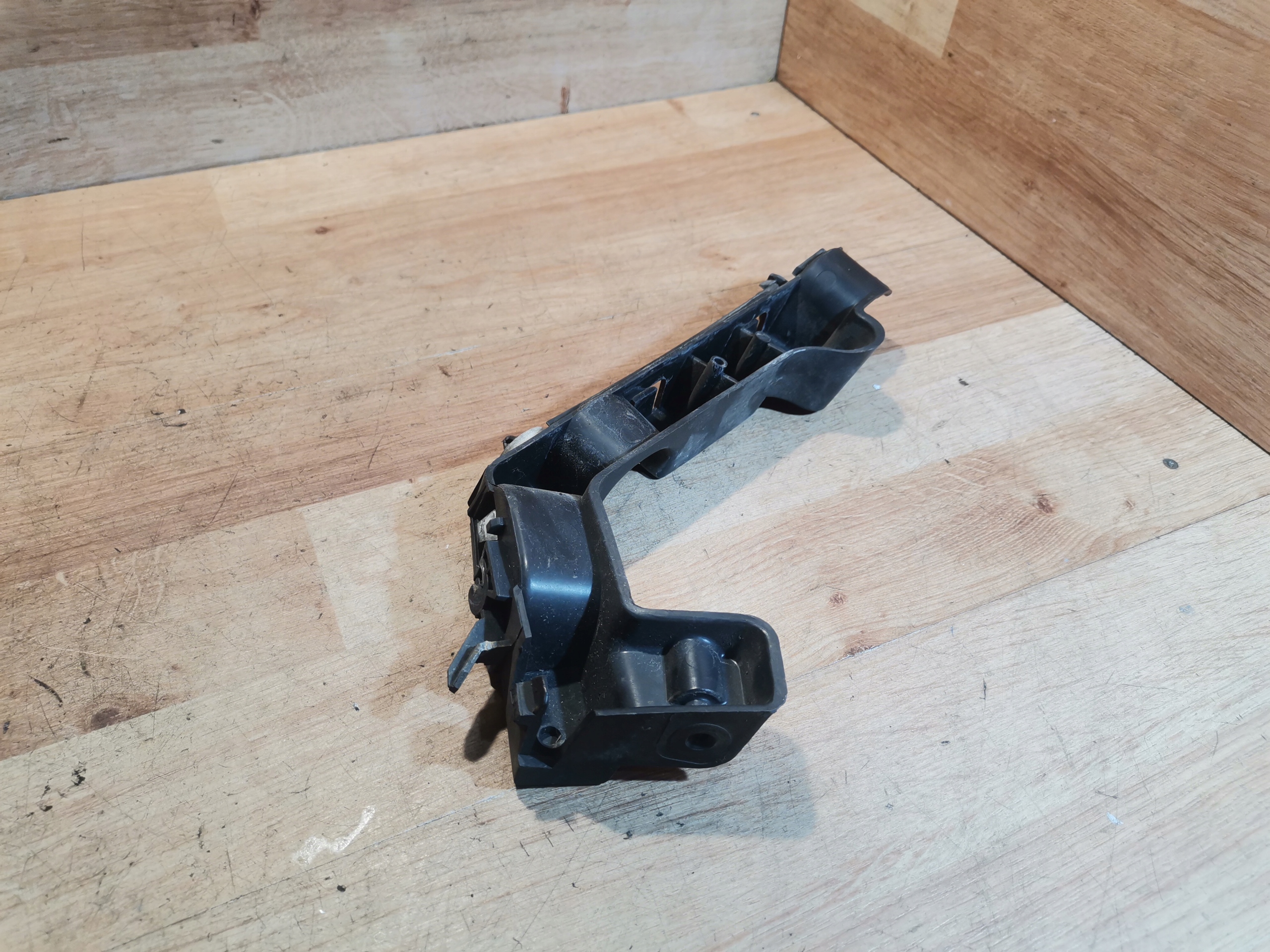 bumper bracket right rear part CITROEN C4 CACTUS 14-17r 9801686280
