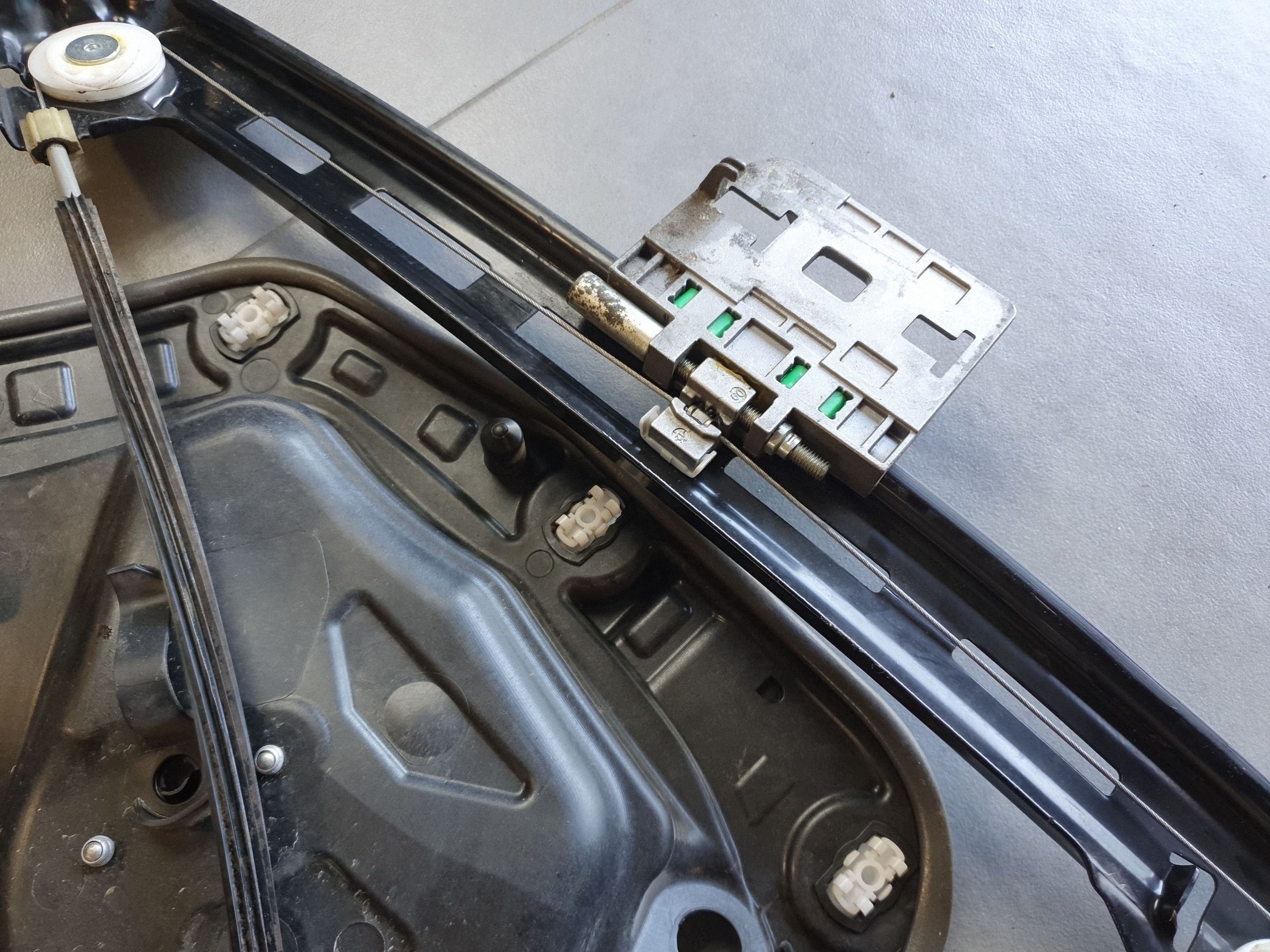 Volkswagen PASSAT CC window regulator right front 3C8837756