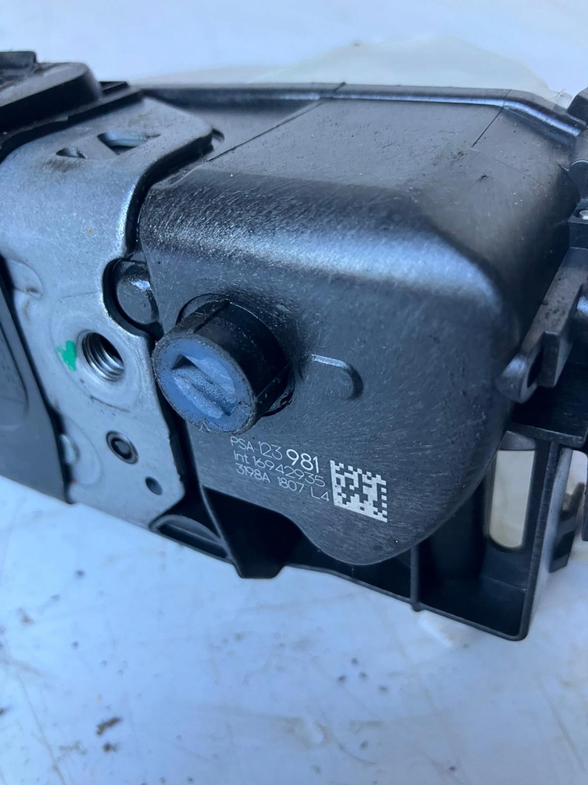 lock door left front CITROEN C3 III PSA123981 EU 6PIN
