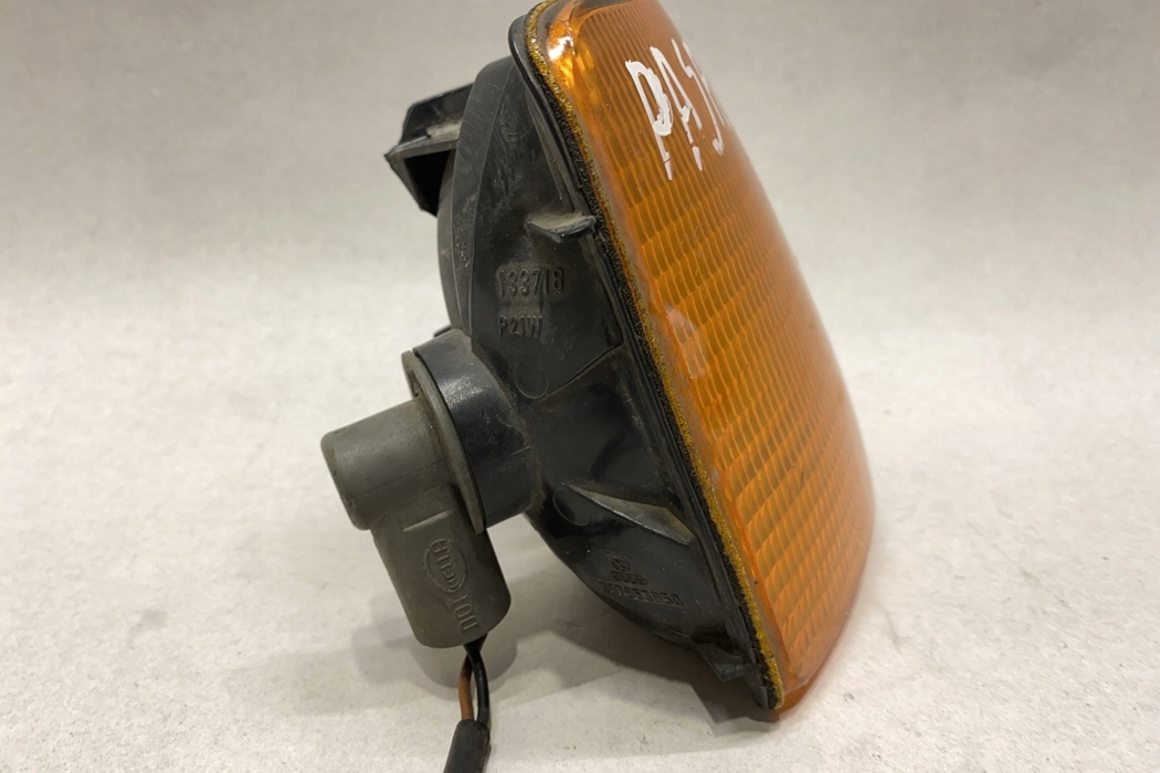 indicator VW PASSAT right 357953050 VW